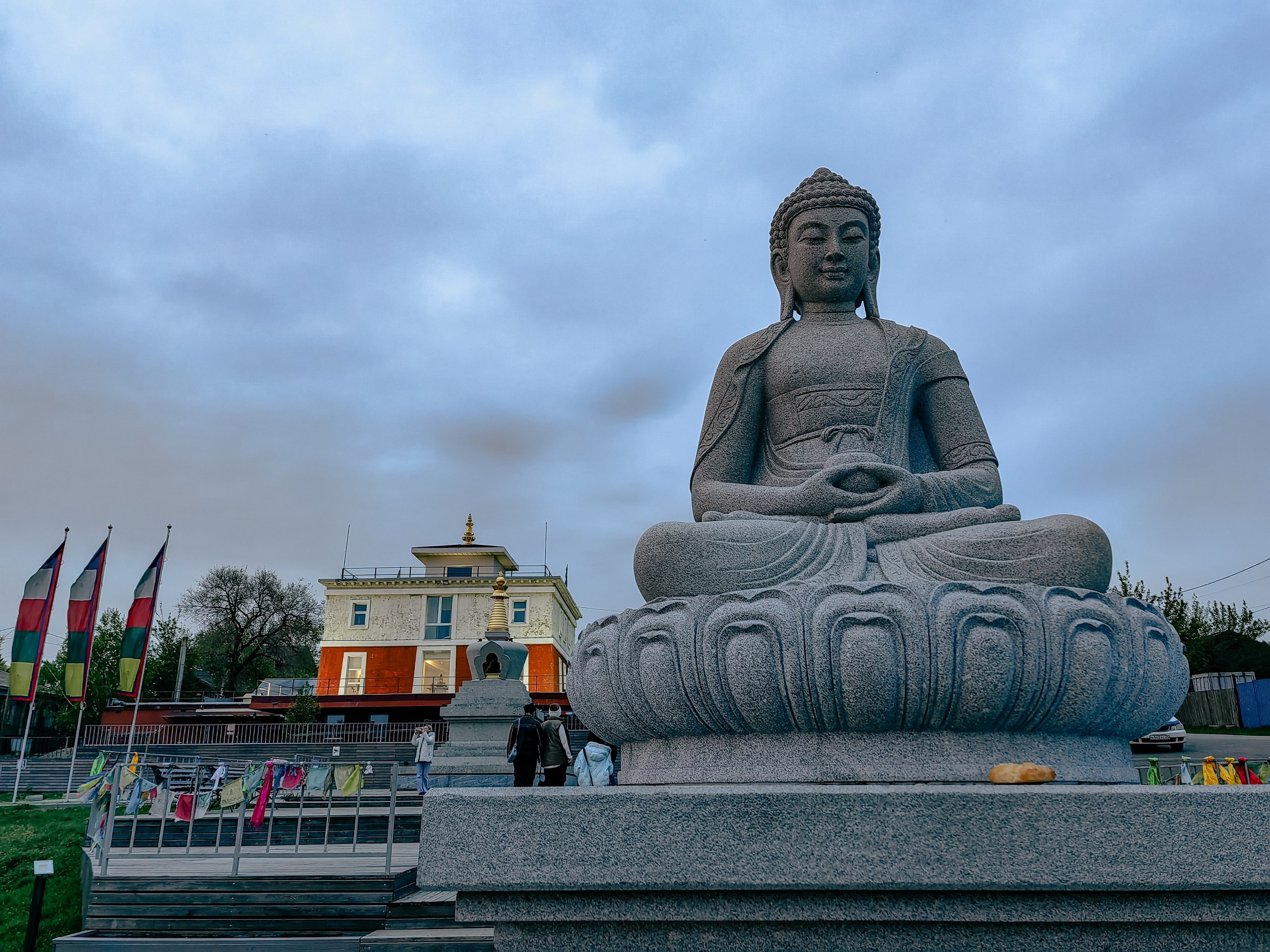 Буддисткий храм Красноярск экскурсии индивидуальный тур фото интересные места что посмотреть куда сходить что посетить достопримечательности Красноярска фототур фотосессия аренда кабриолета аренда микроавтобуса трансфер цена заказать экскурсию программа маршрут смотровые площадки видовые красивые места Национальный парк заповедник Столбы Дивногорск Красноярская ГЭС путешествие туристический маршрут место силы Часовня Параскевы Пятницы Коммунальный мост остров Татышев Бобровый лог Николаевская сопка набережная Енисея село Овсянка музей Астафьева Караульная гора Виноградовский мост гид экскурсовод индивидуальная экскурсия фотосъемка виды на Енисей фанпарк Бобровый лог парк флоры и фауны Роев ручей Торгашинский хребет скала Такмак вантовый мост куда сходить цены расписание заказать онлайн экскурсионное обслуживание трансфер на комфортабельном автобусе