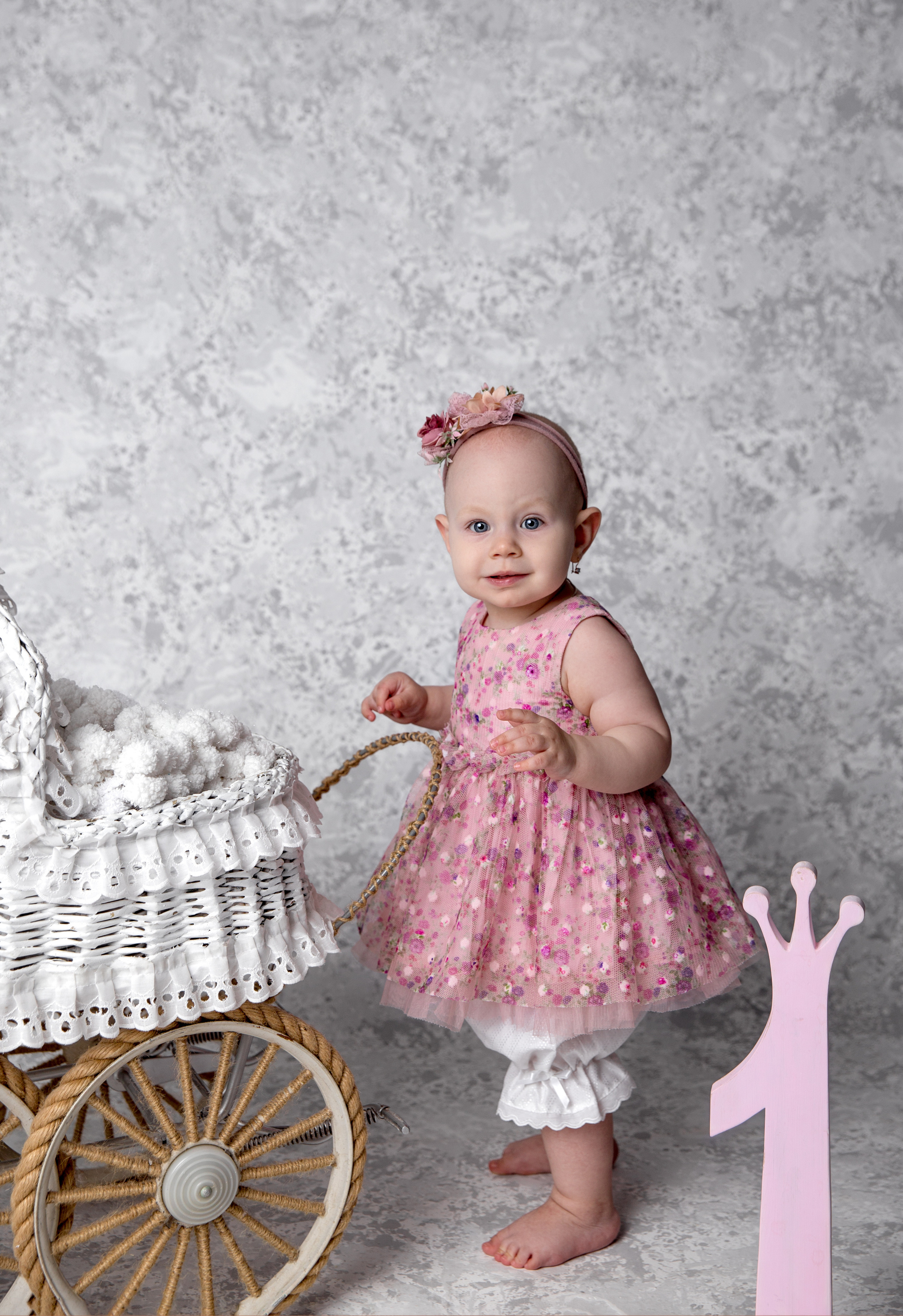 Фотосессия ГОДОВАСИЕ. Фотограф новорожденных, детей до года и беременных в Симферополе