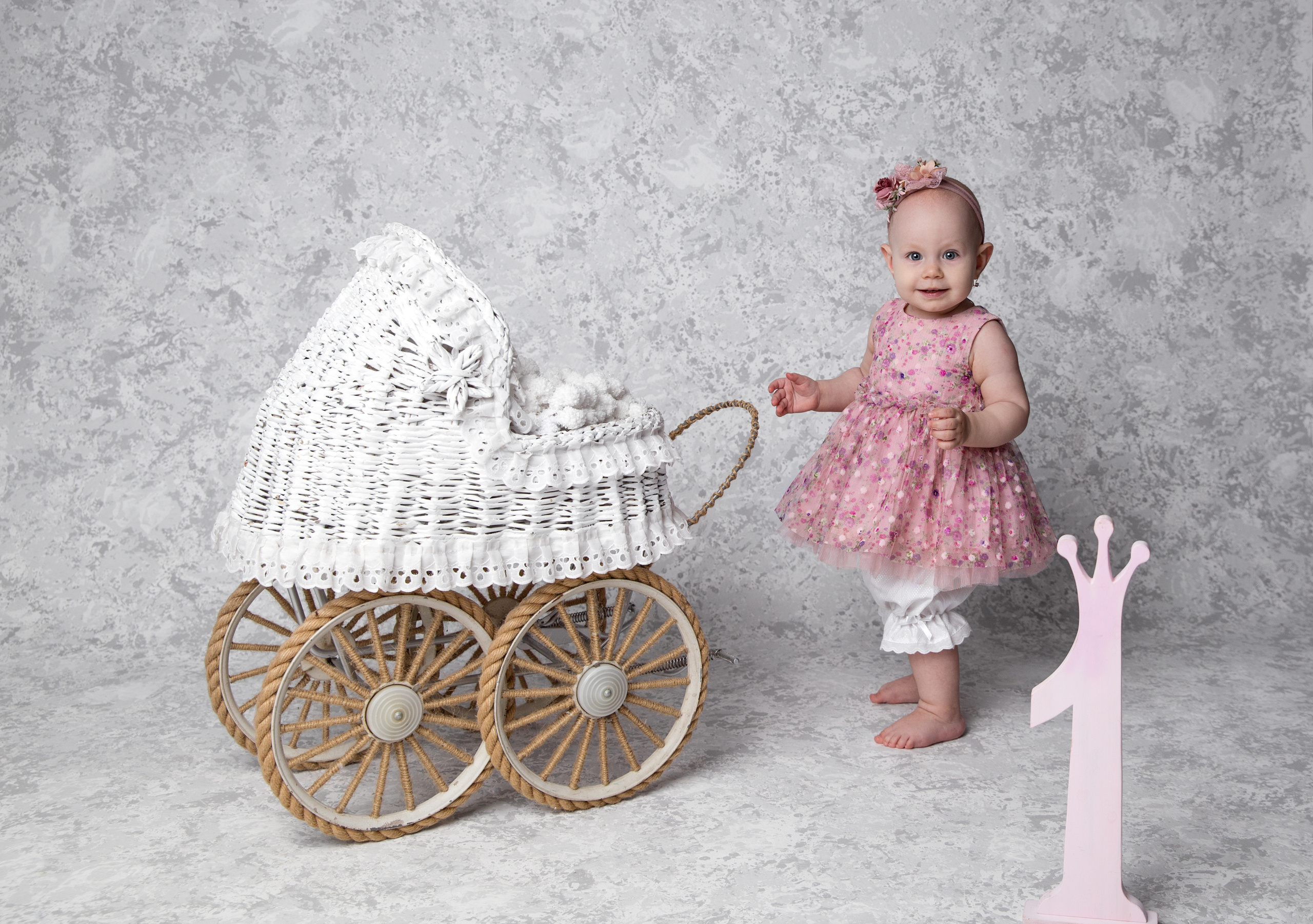 Фотосессия ГОДОВАСИЕ. Фотограф новорожденных, детей до года и беременных в Симферополе