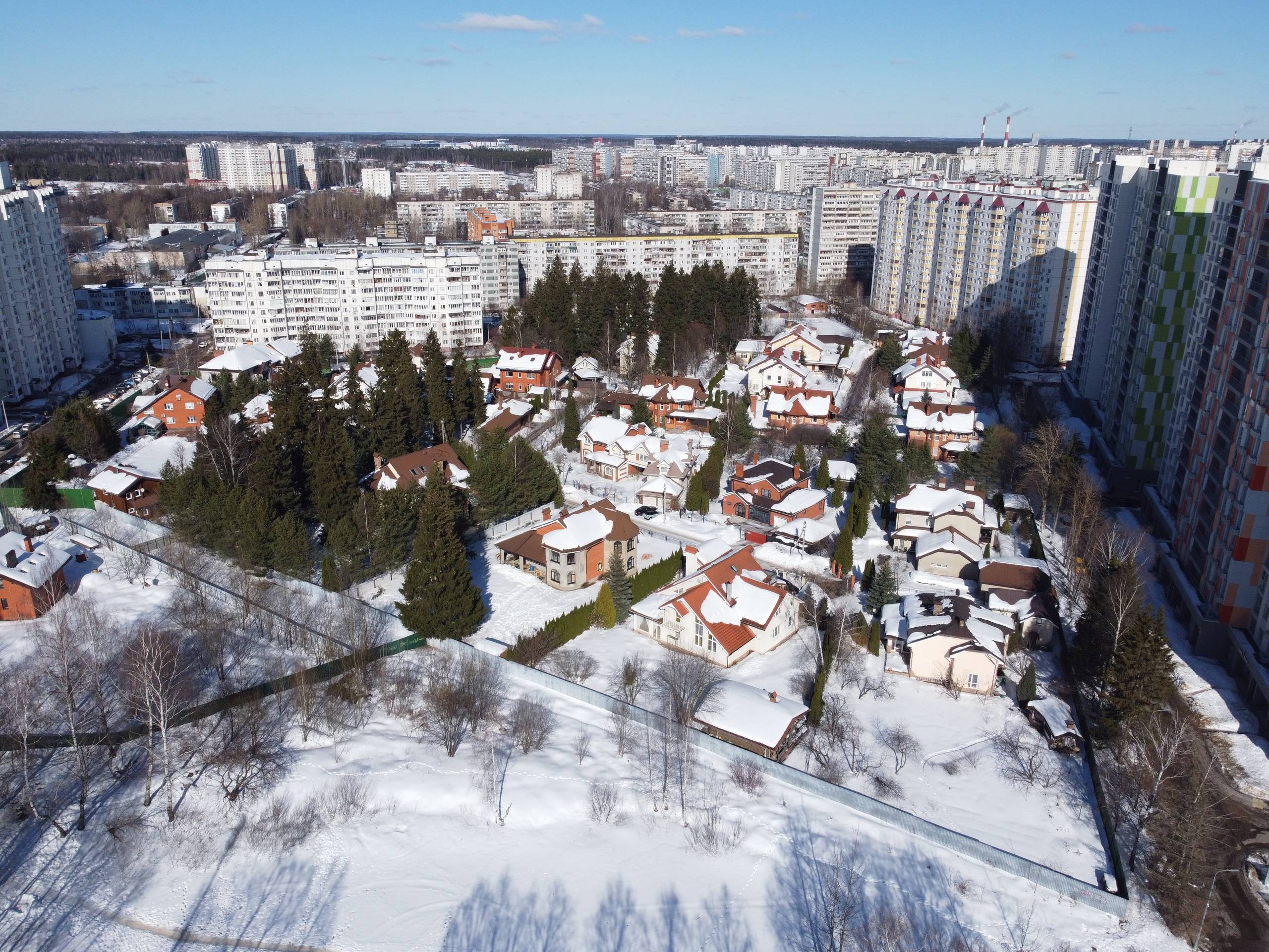 Аэросъемка недвижимости: Продайте ваш объект на 68% быстрее | VHAUS. VHAUS | Превращаем квадратные метры в капитал. Стратегический визуальный маркетинг для премиум-недвижимости