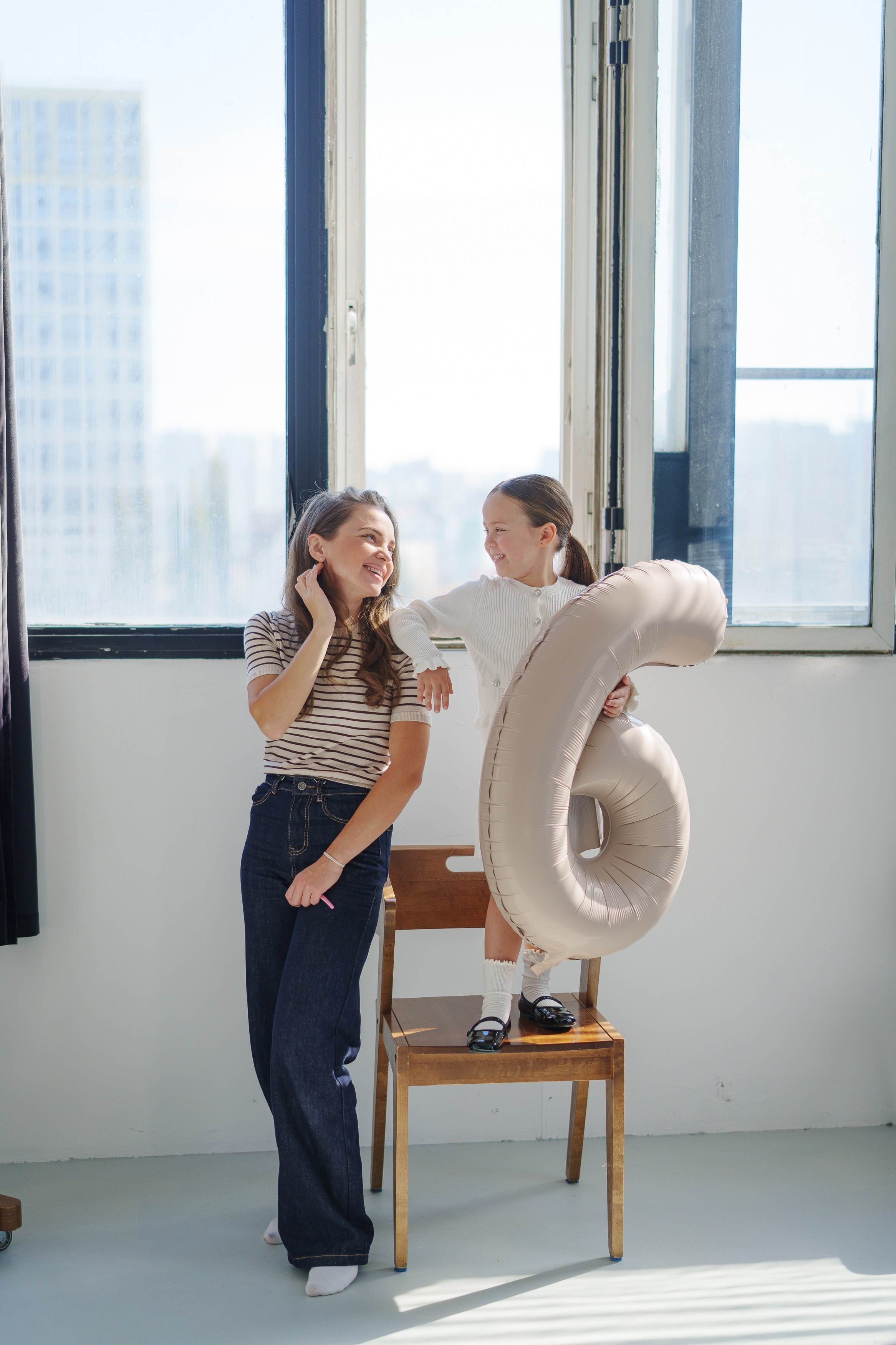 Семейная фотосессия в Уфе в студии Офис46 — тёплые кадры на день рождения ребёнка