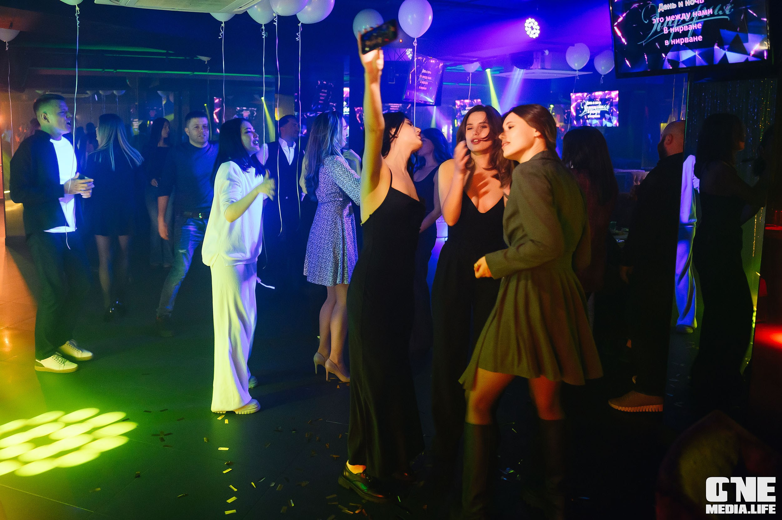 Фотоотчет из караоке-клуба Эйфория. One Media Life: фоторепортажи, фотоотчеты с мероприятий и заведений