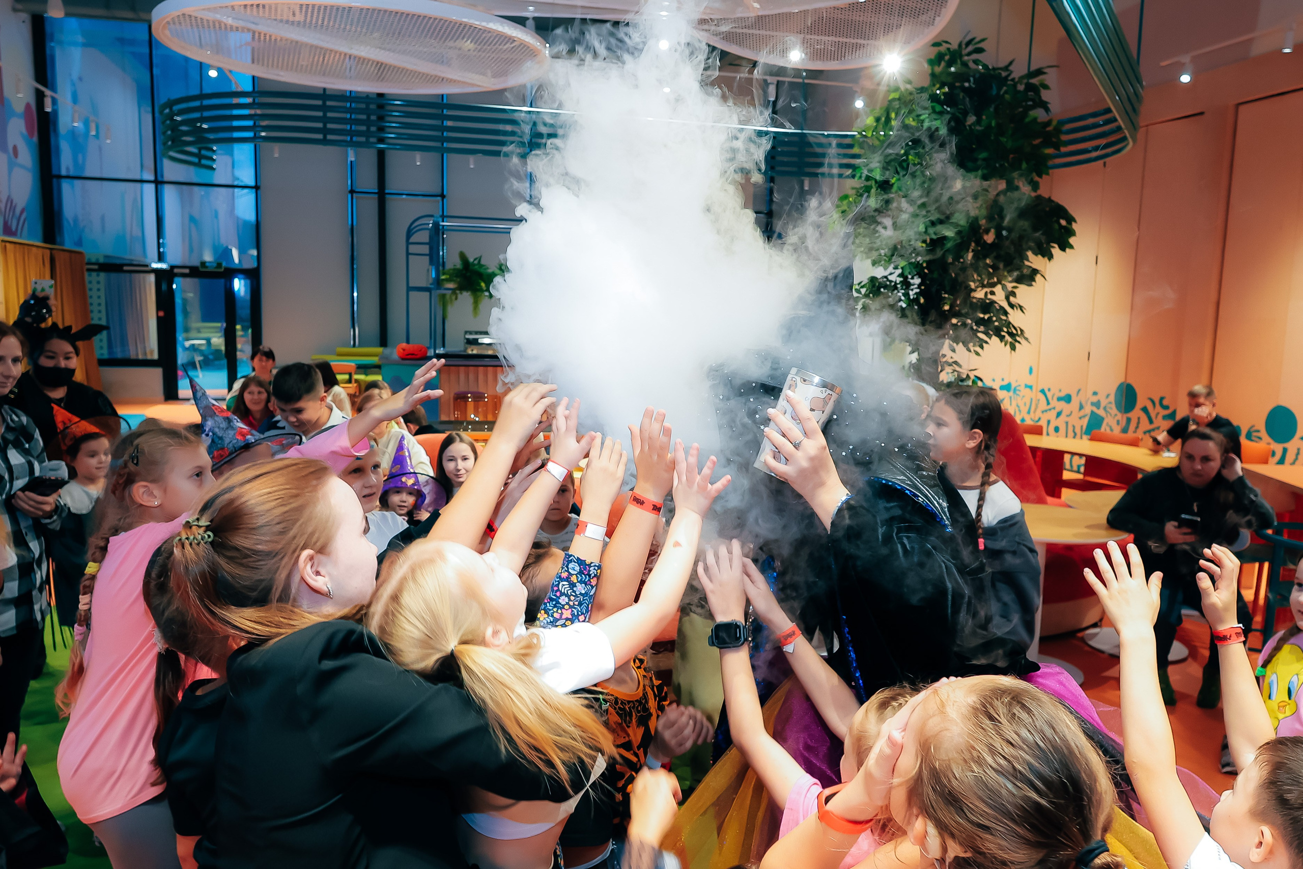 02.11 Halloween в Zhooki Park. Команда специалистов в мире фотографии и видео. Детский фотограф, семейный фотограф