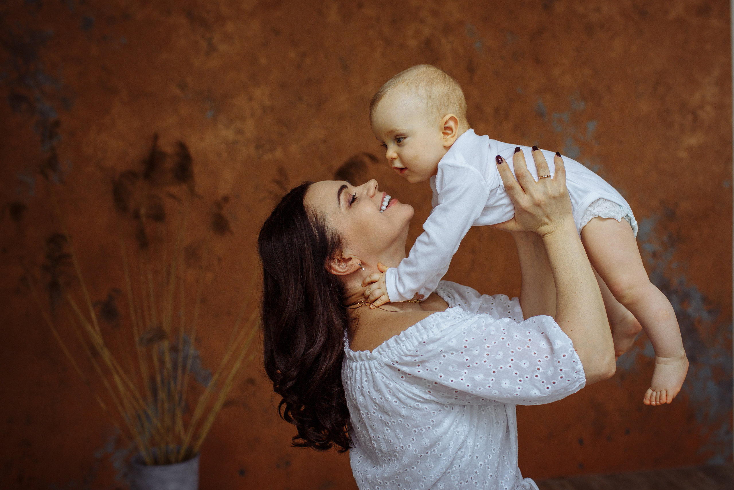 Фотосессия в молочной ванне мама и малыш