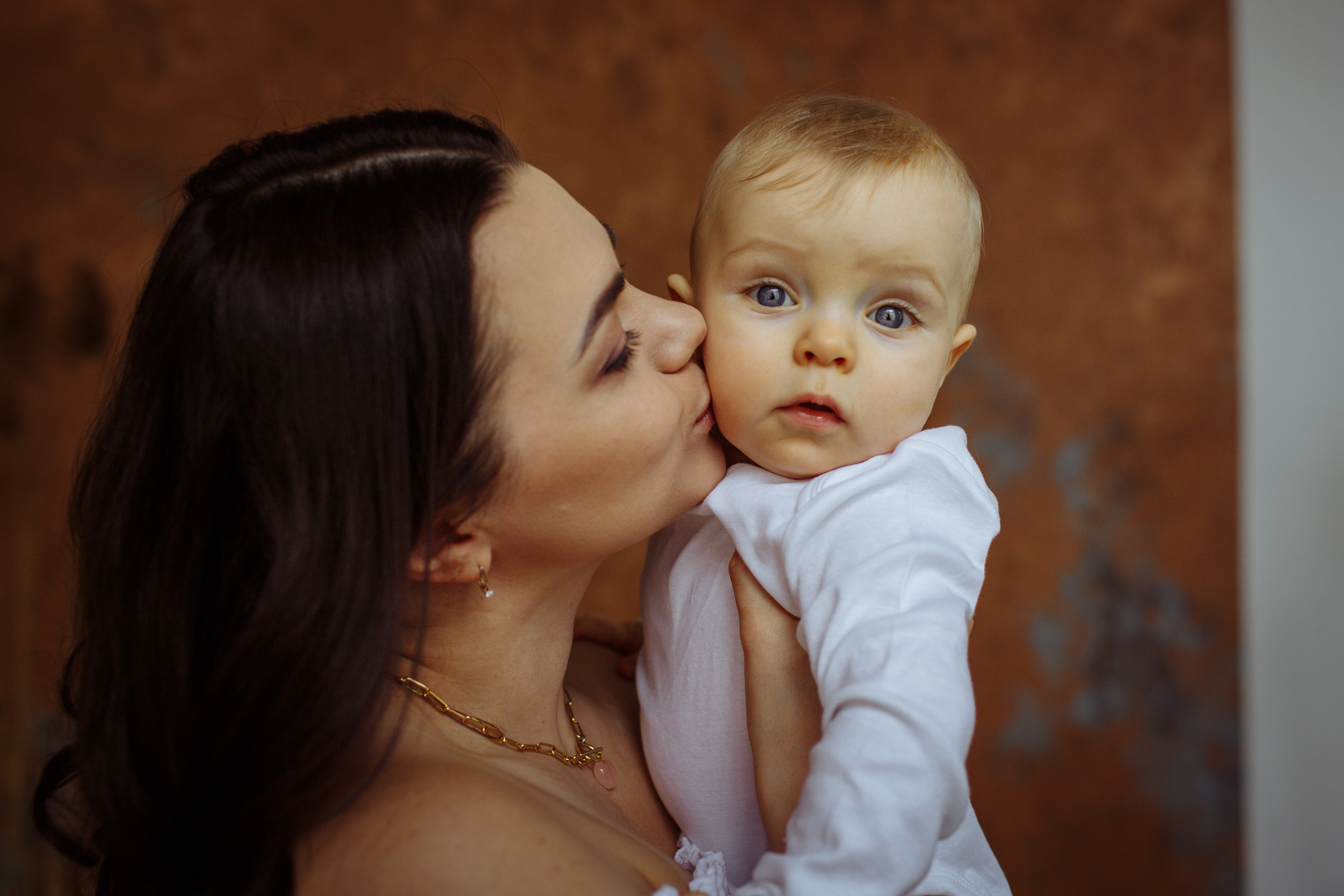 Фотосессия в молочной ванне мама и малыш
