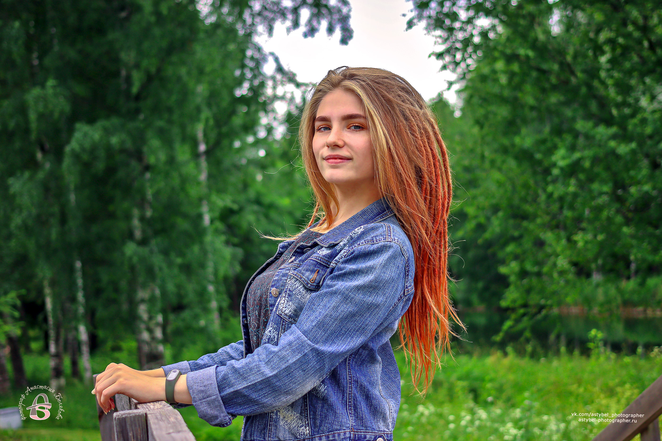 Фотосессия Елены в летнем Гатчинском парке. Фотограф Анастасия Белякова в Санкт-Петербурге и Гатчине