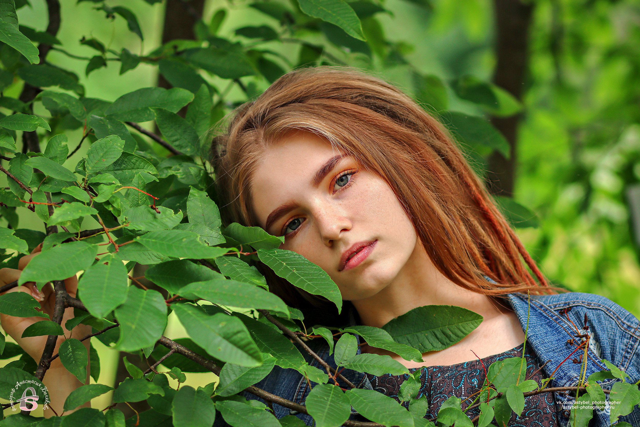 Фотосессия Елены в летнем Гатчинском парке. Фотограф Анастасия Белякова в Санкт-Петербурге и Гатчине