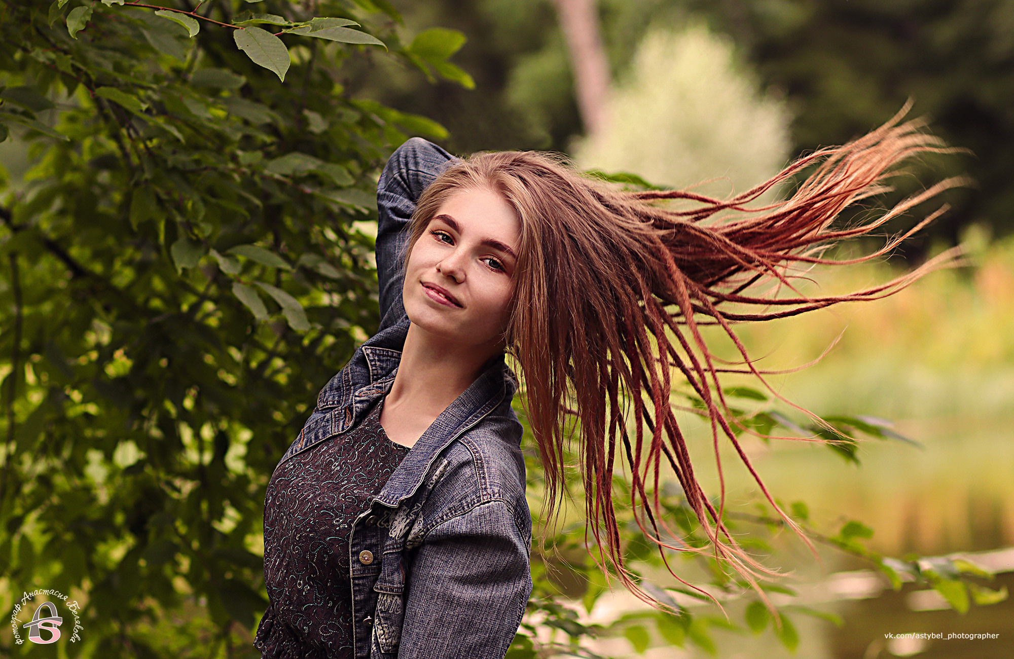 Фотосессия Елены в летнем Гатчинском парке. Фотограф Анастасия Белякова в Санкт-Петербурге и Гатчине