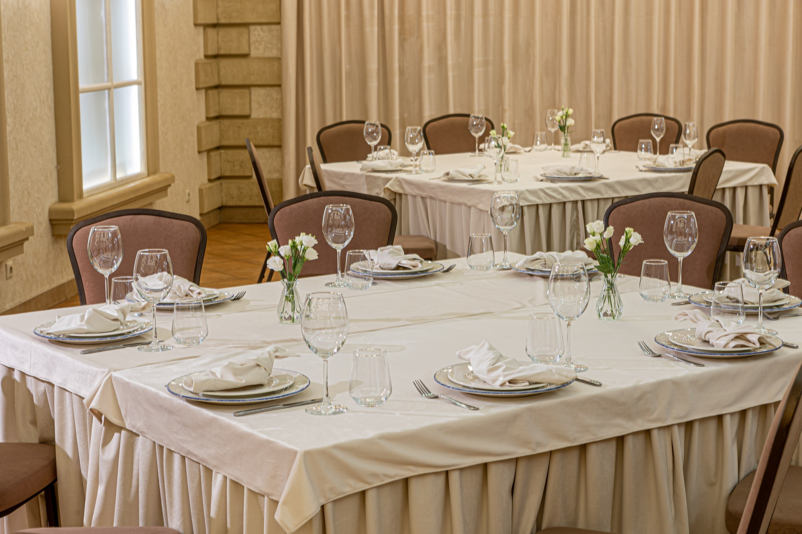 Банкетный зал ресторана Дача. Фотограф в Оренбурге. Профессиональный фотограф