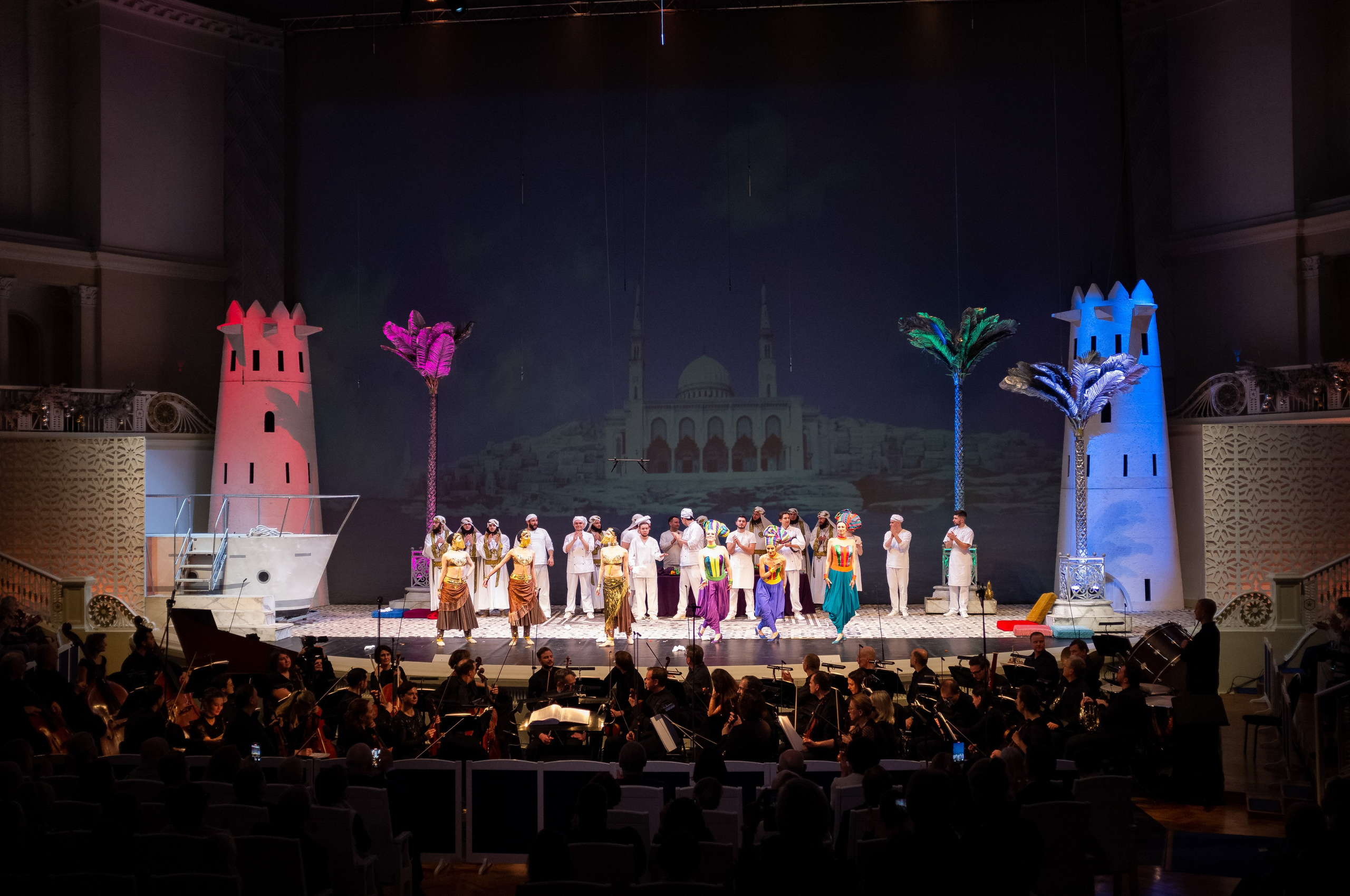 Новогодний вечер. Итальянка в Алжире. Искусство фотографии. Мария Осокина