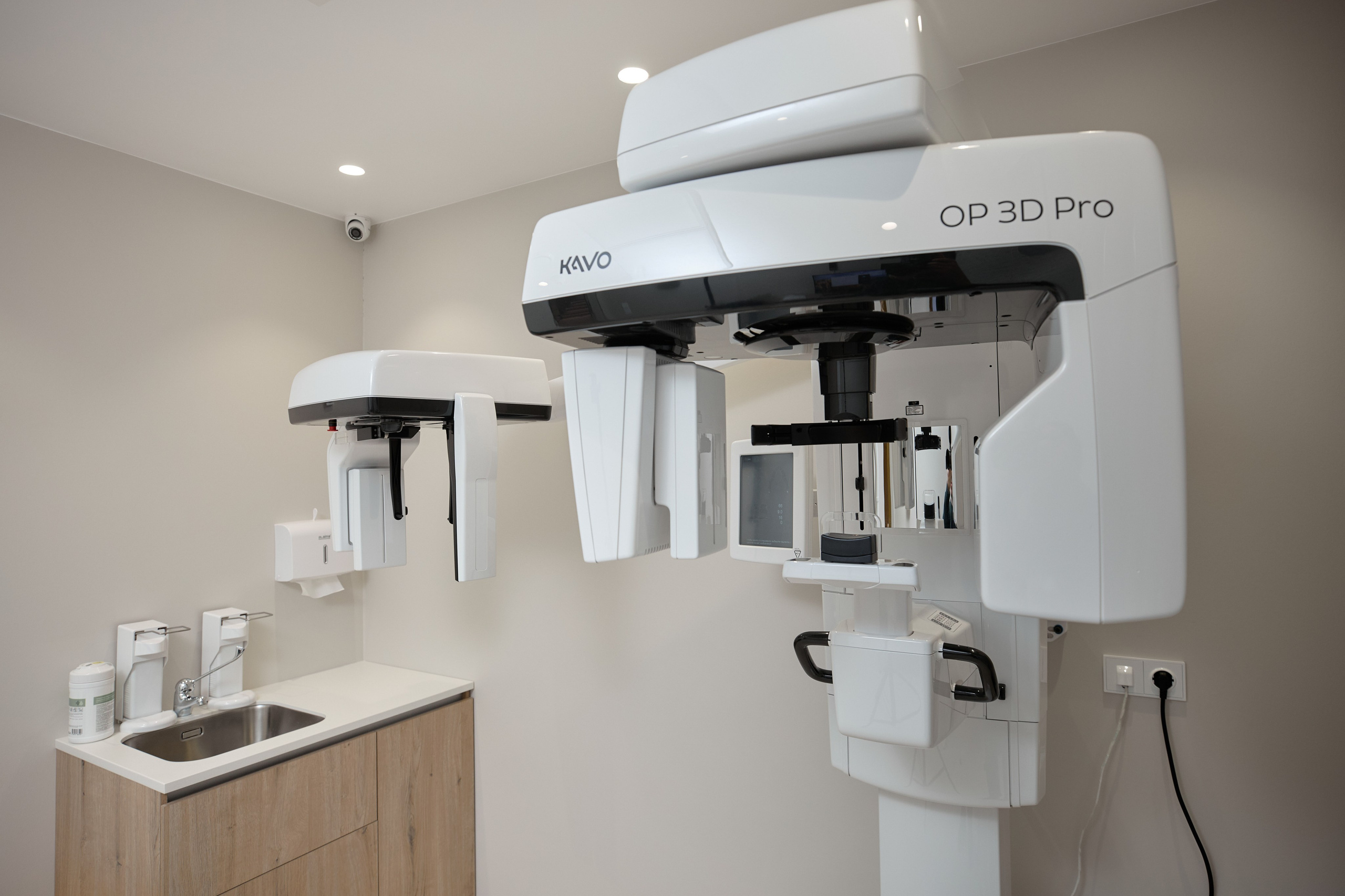 Фотосессия стоматологии Шустовы в Екатеринбурге. Фотограф для бизнеса Константин Брусницын в Екатеринбурге