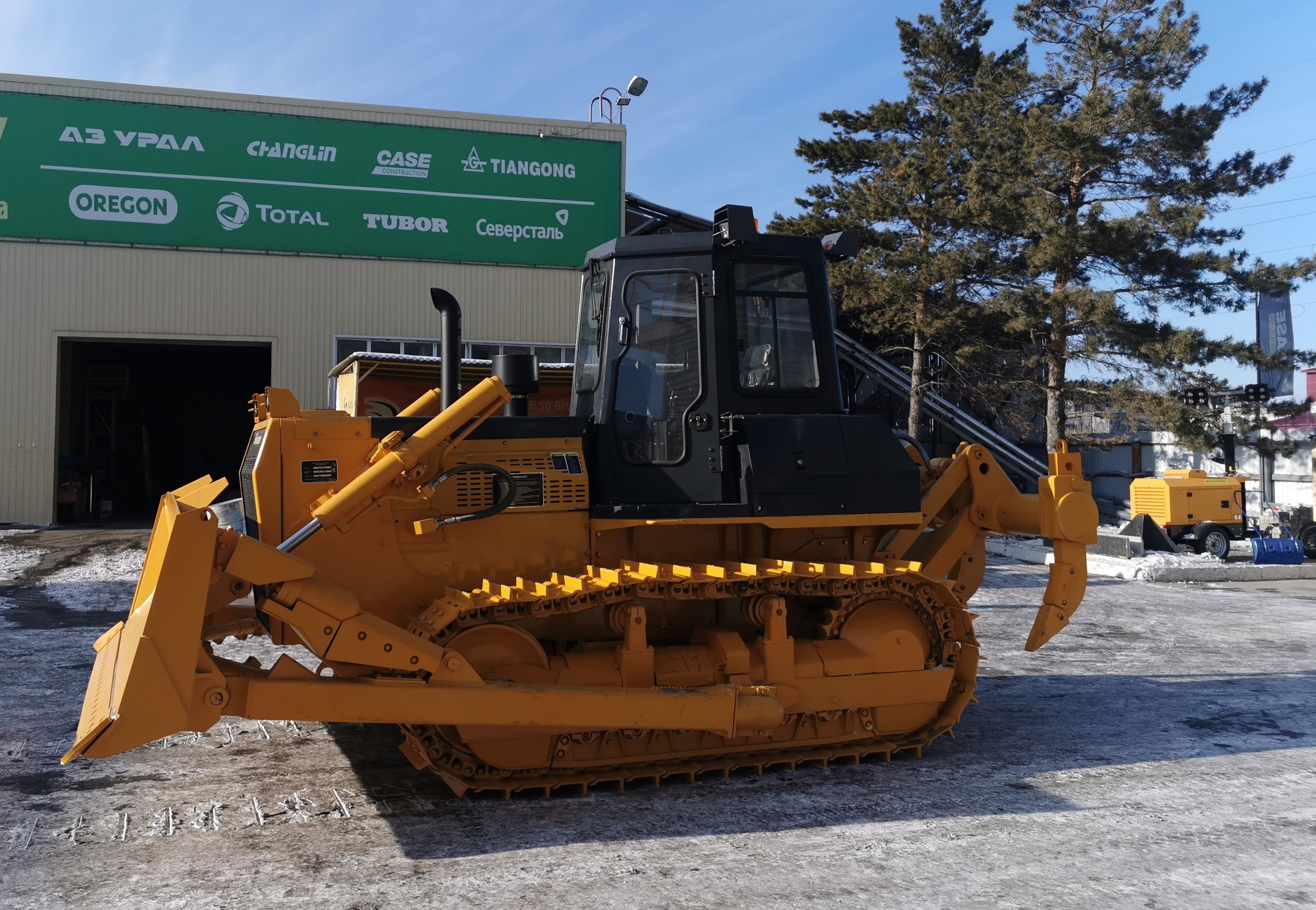 Фото бульдозер D16-5E. Продажа и обслуживание грузовой техники и спецтехники в г. Новосибирск компания СТИ