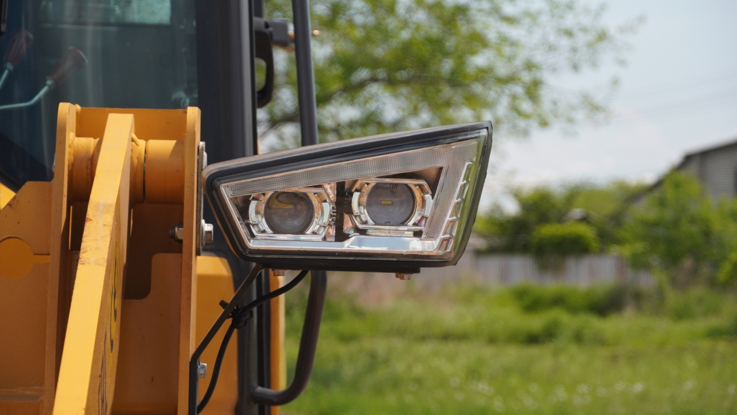 Фото фронт.погр. Beezone 920. Продажа и обслуживание грузовой техники и спецтехники в г. Новосибирск компания СТИ