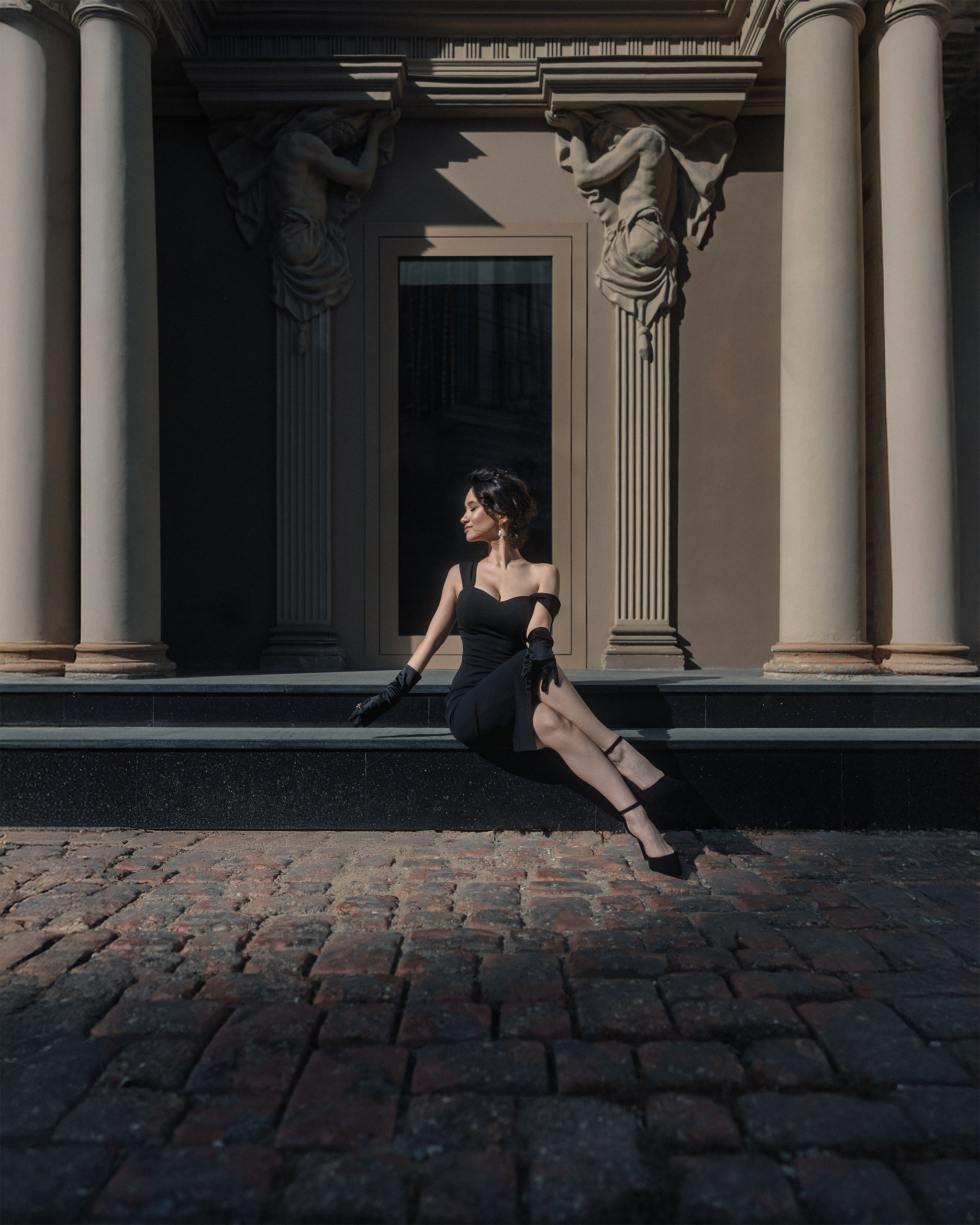 Street photo shoot with Alia in Kazan in Italian style