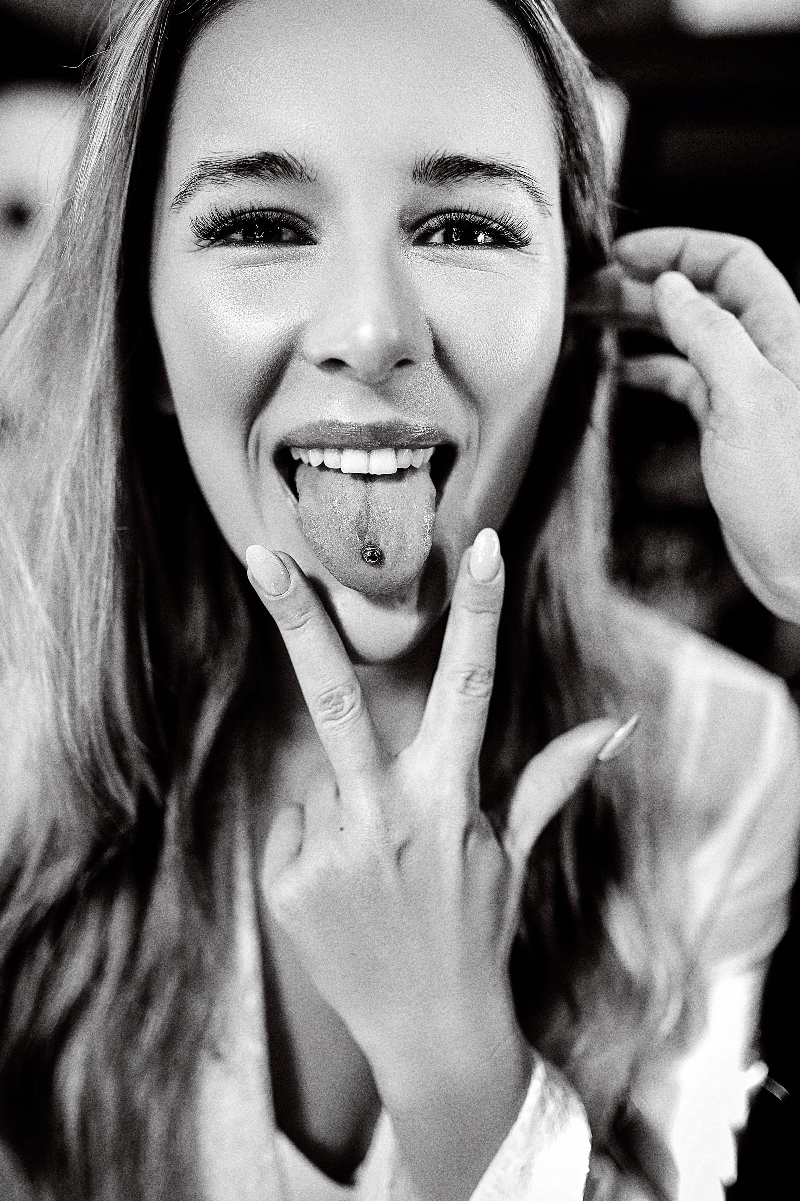 Узнайте подробнее о всех условиях проведения свадебной фотосъемки по телефону или в мессенджерах.