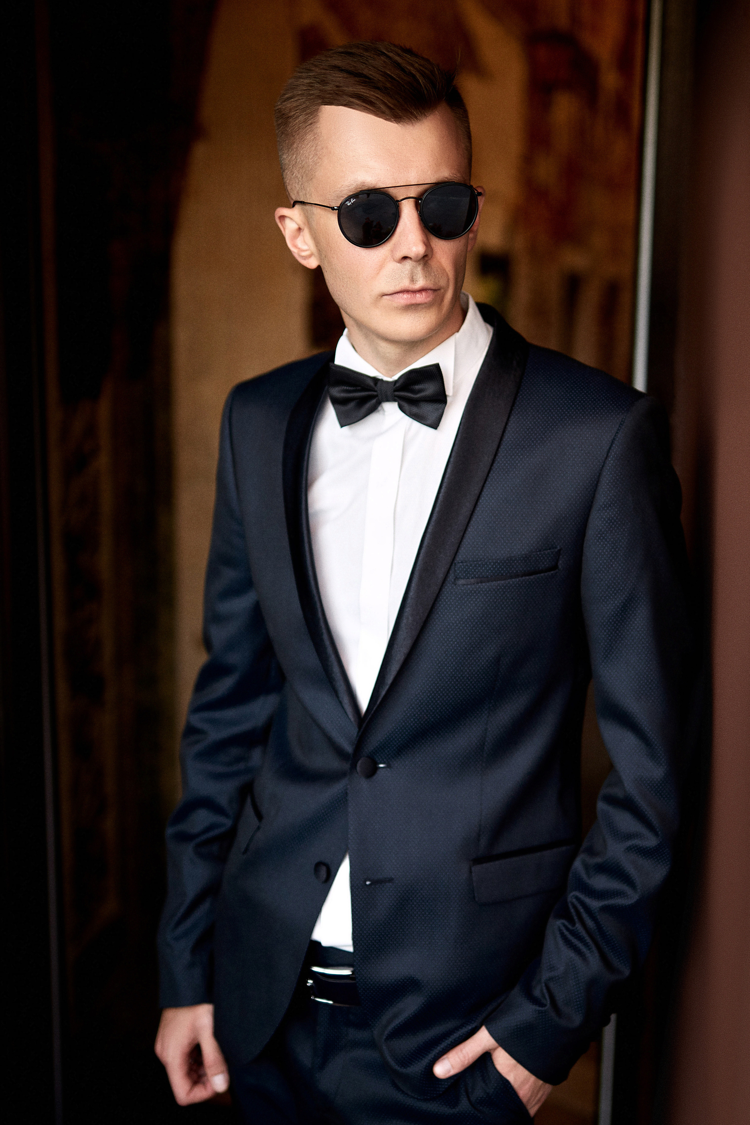 Получите контакты проверенных свадебных специалистов и мест: отели, банкетные залы, теплоходы, кондитеры, визажисты и стилисты, видеографы и специализированные владельцы транспорта.