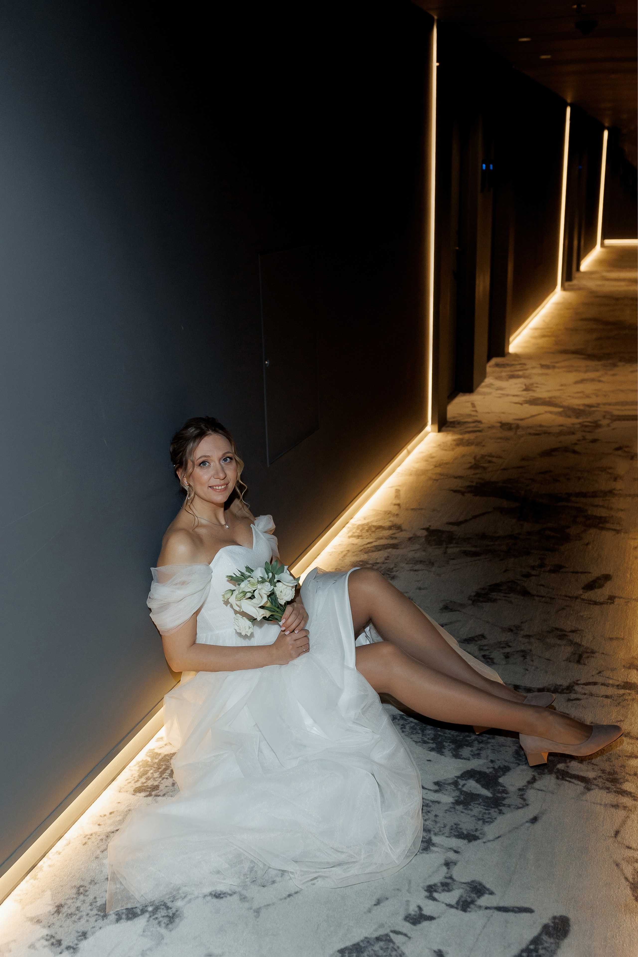 Свадебная фотосессия в отеле Movenpick Moscow Taganskaya. Свадебный фотограф в Москве Дарья Олендарёва