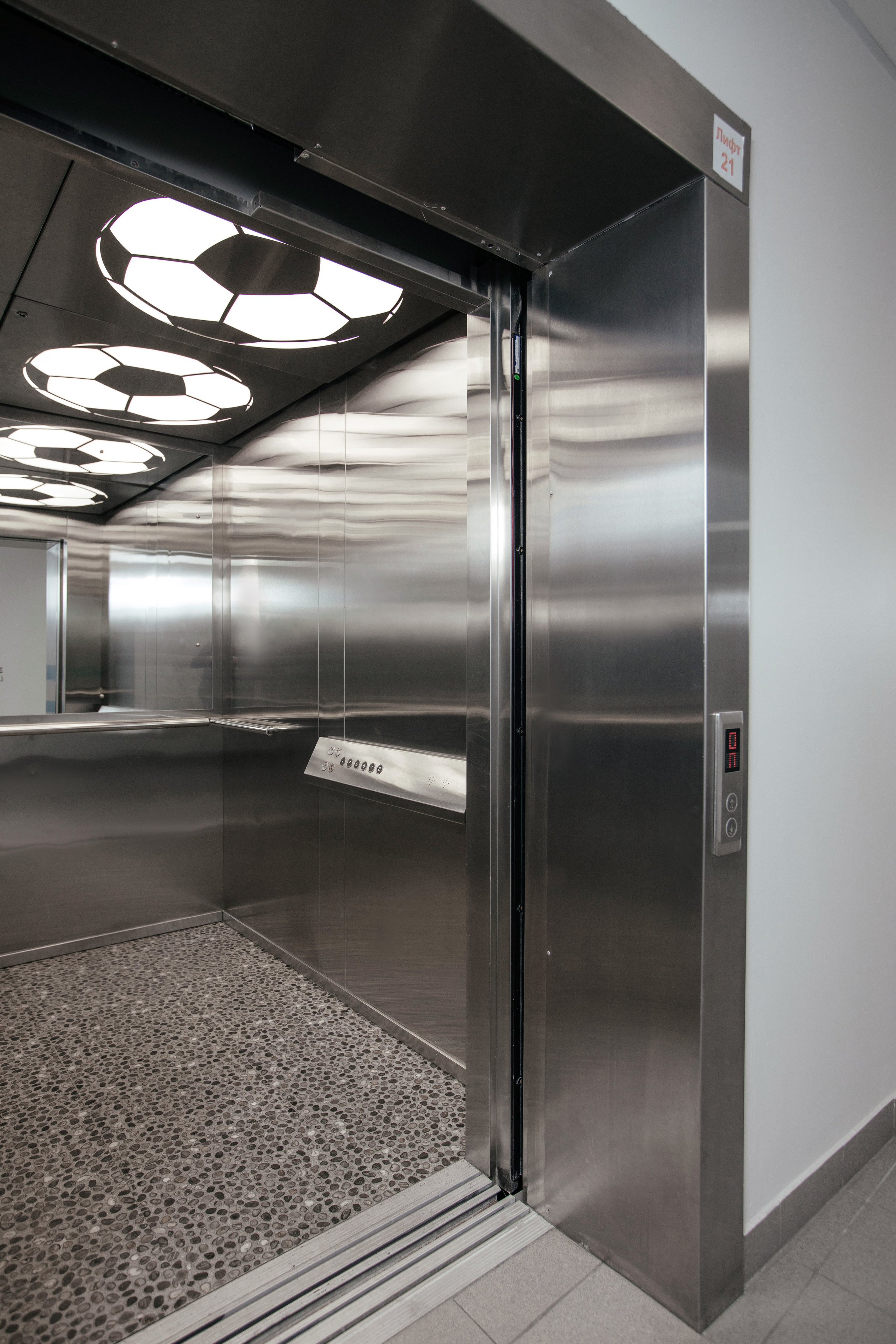 Контент съемка для компании по производству лифтового оборудования. Фотограф для бизнеса Константин Брусницын в Екатеринбурге