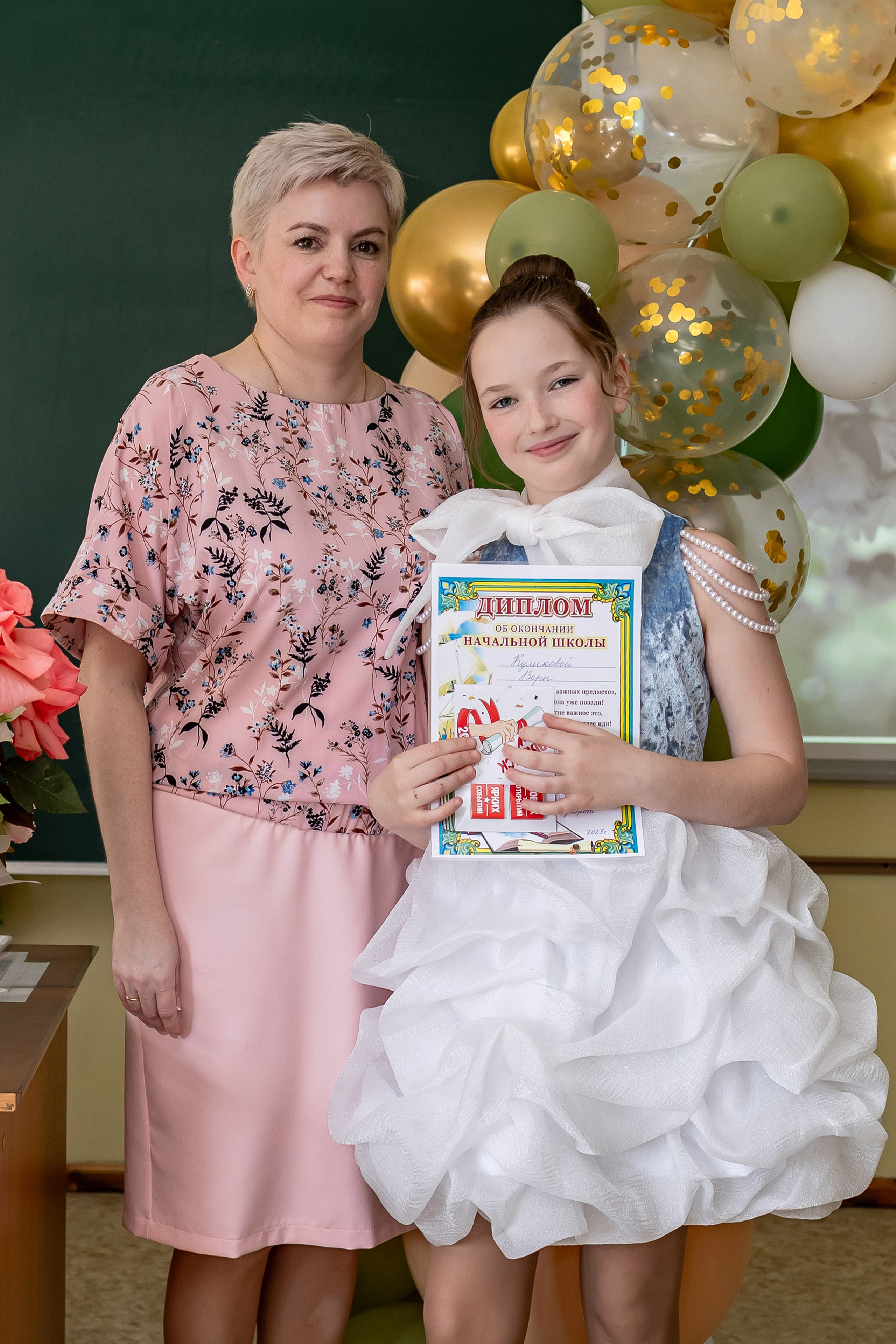 Выпускной в начальной школе в классе. Фотограф и видеограф Москва. Свадебный фотограф, видеограф. Выпускные альбомы. Оживающие альбомы