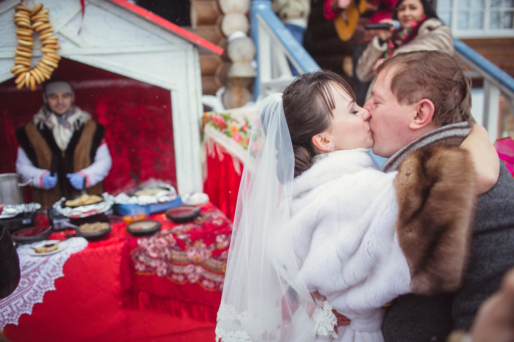 Зимняя свадьба в русских традициях. Семейный, портретный и свадебный фотограф в Санкт-Петербурге и Москве