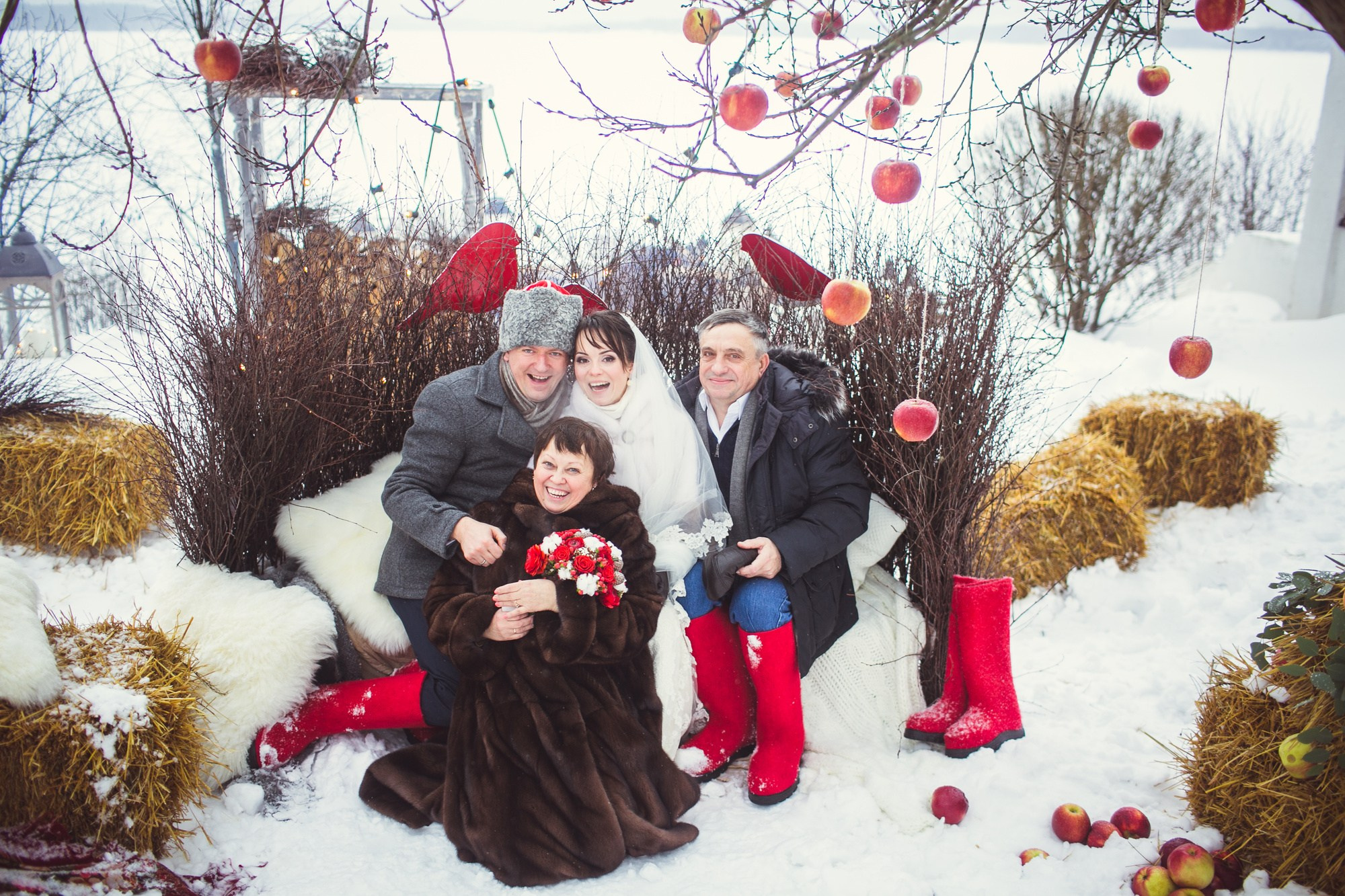 Зимняя свадьба в русских традициях. Семейный, портретный и свадебный фотограф в Санкт-Петербурге и Москве