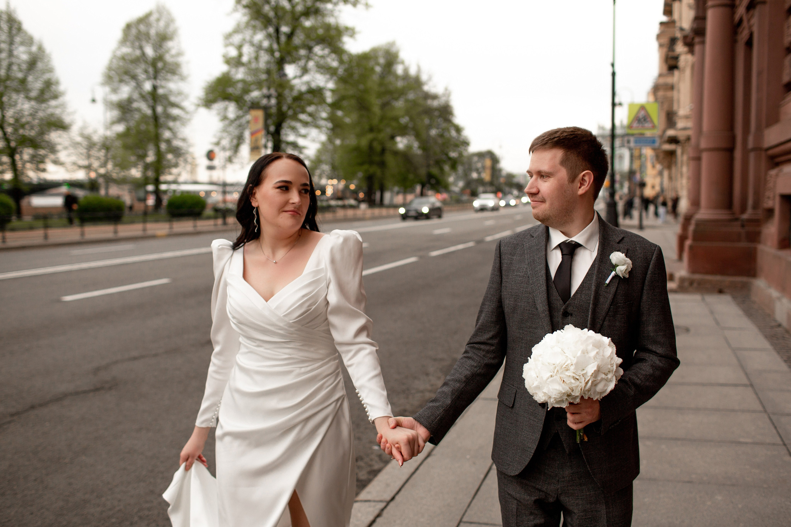 Свадебная фотопрогулка в Санкт-Петербурге. Свадебный фотограф Кирилл Белый