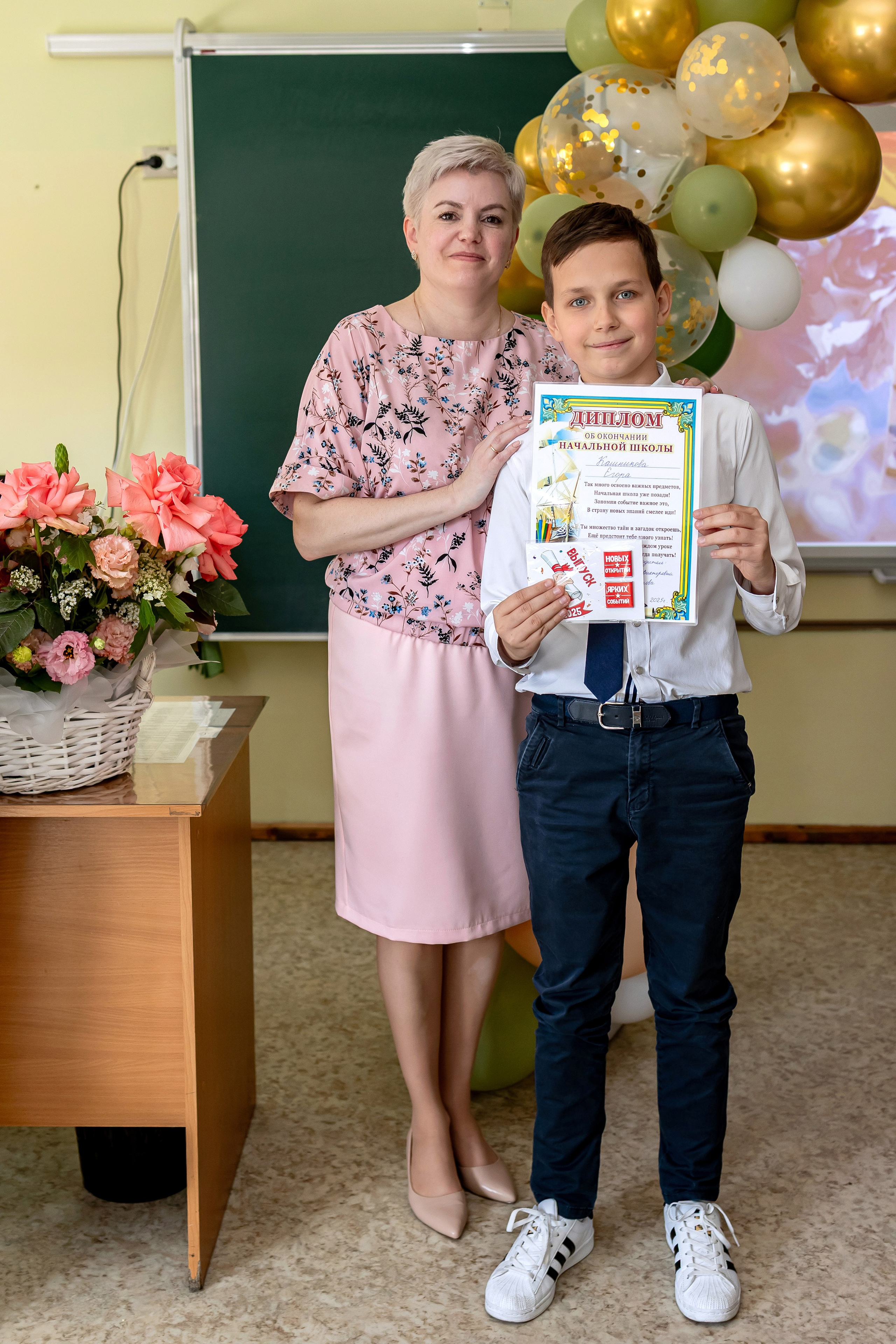 Выпускной в начальной школе в классе. Фотограф и видеограф Москва. Свадебный фотограф, видеограф. Выпускные альбомы. Оживающие альбомы