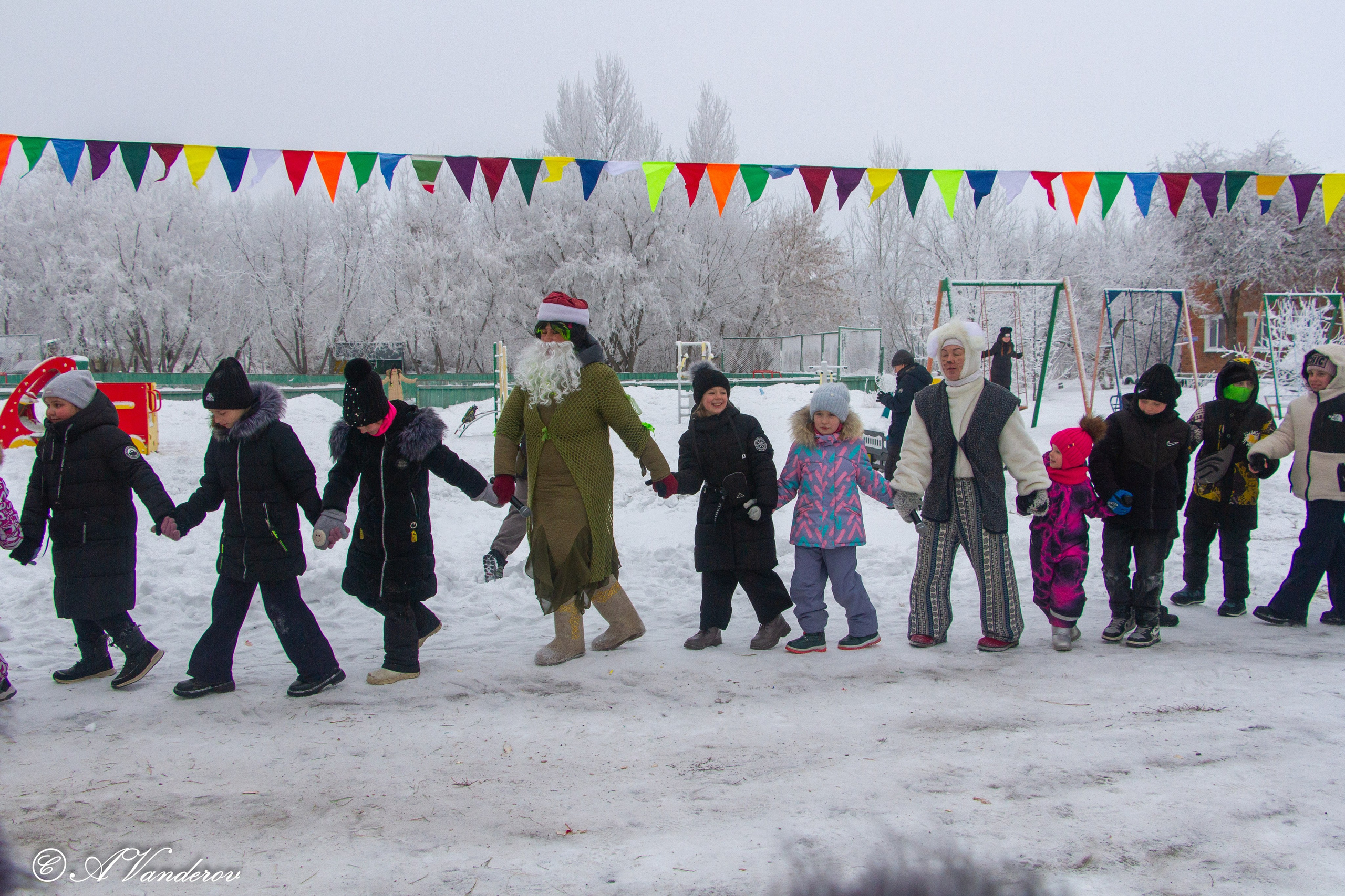 Праздник во дворе, ул. Осташковская-20. Фотограф Омск | Александр Вандеров