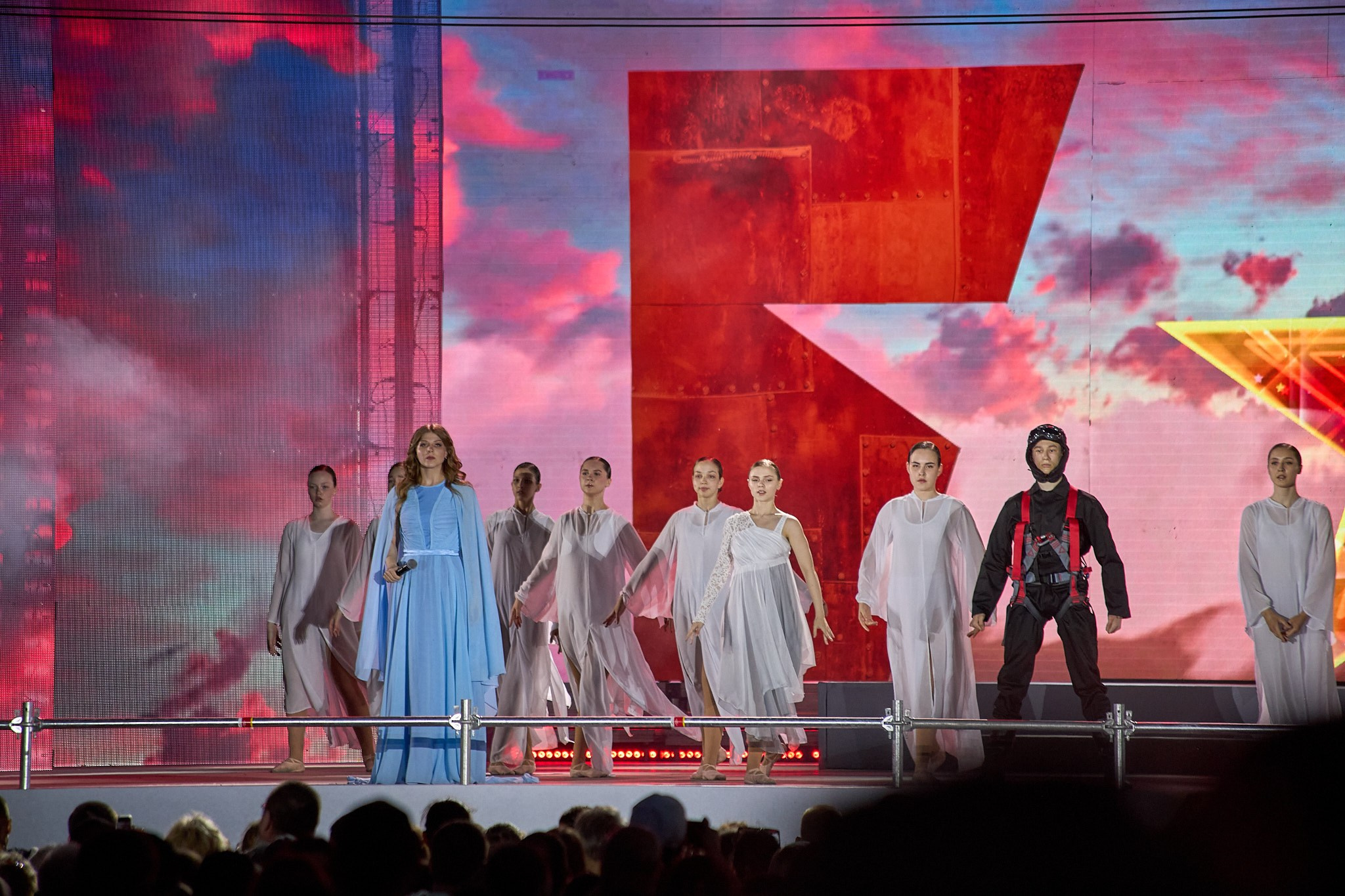 Концерт 9 мая 2025 года на соборной площади. Фотограф Омск | Александр Вандеров