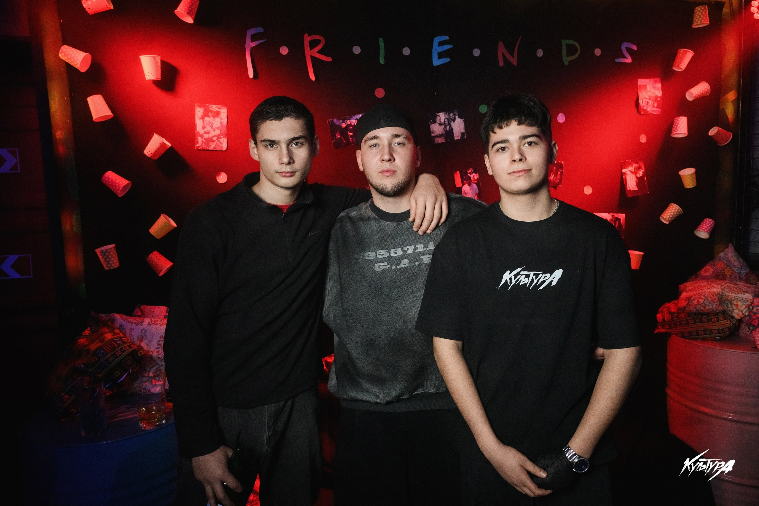 Фотосъемка в ночном клубе Петропавловска-Камчатского. Репортажная съемка вечеринки в клубе Петропавловска-Камчатского. Профессиональная съемка ночных клубов в Петропавловске-Камчатском. Яркие эмоции и живая атмосфера ночного клуба на фото в Петропавловске-Камчатском. Стоимость репортажной съемки в ночном клубе Петропавловска-Камчатского.