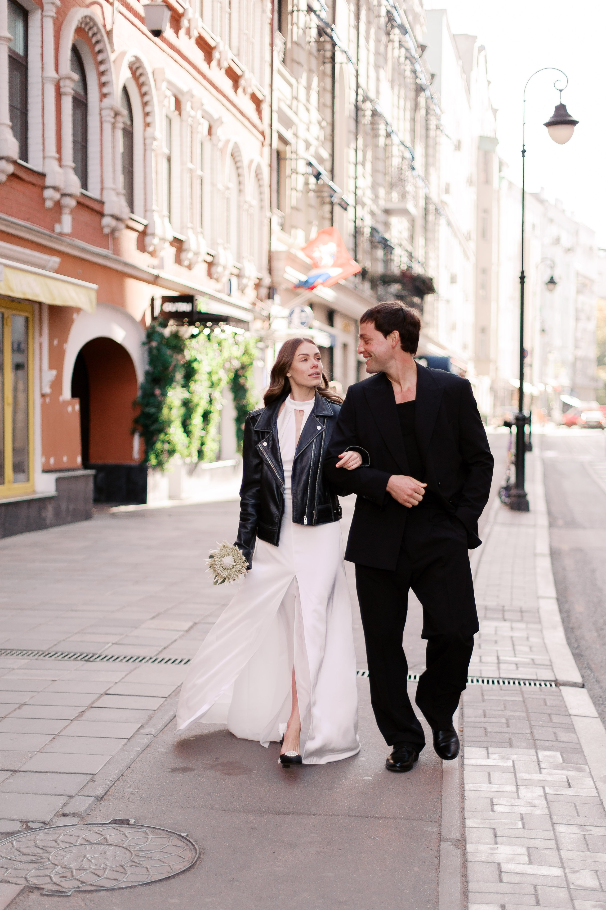 Свадебная прогулка по Патриаршим Прудам, свадебный фотограф Москва