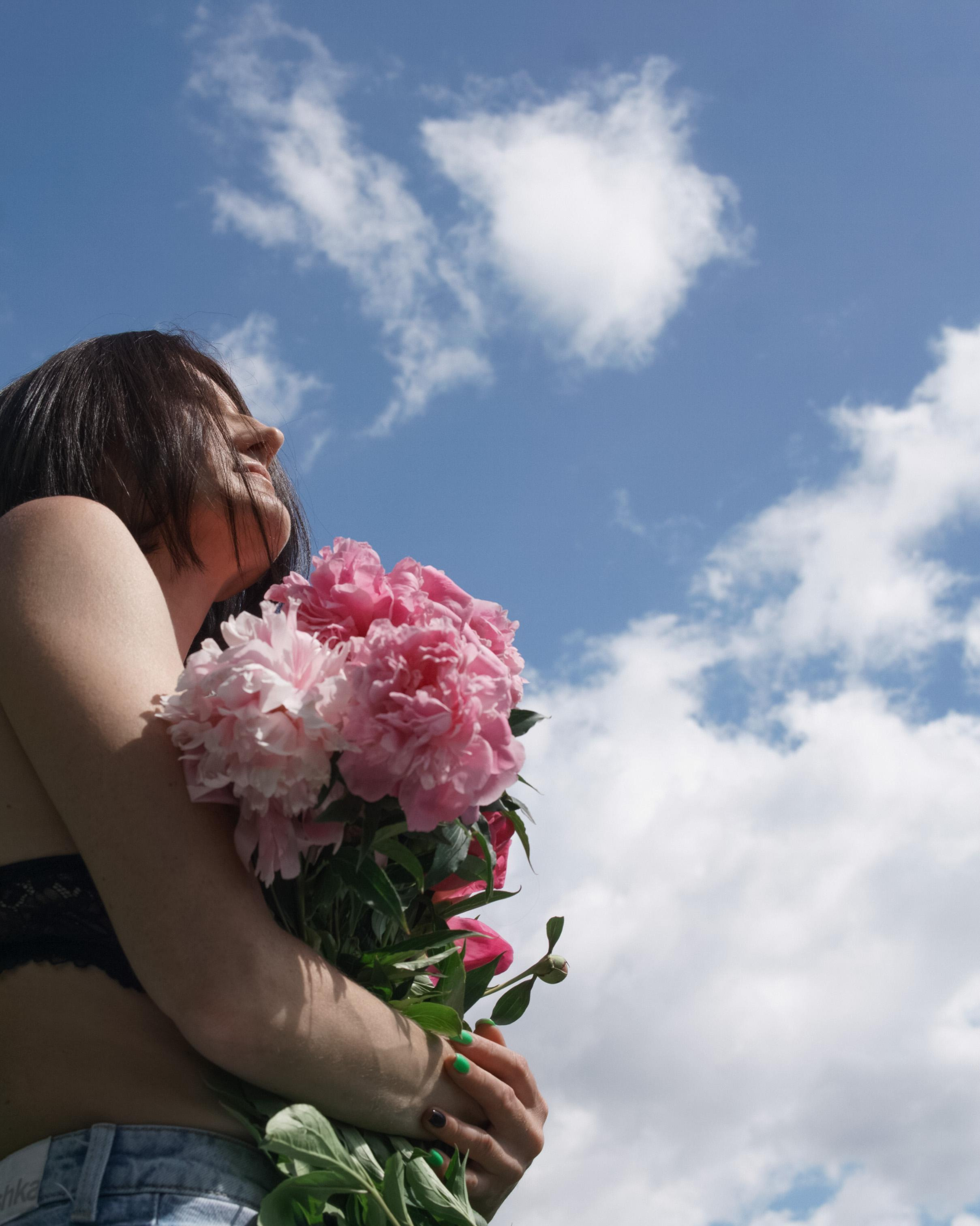 Настя, фотосессия с пионами. Фотограф в Минске Света Григорьева