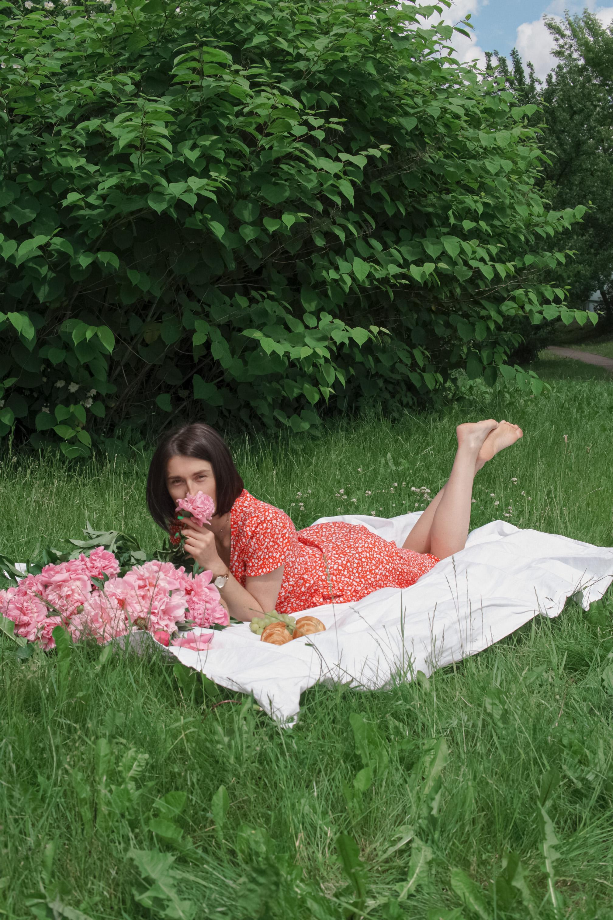 Настя, фотосессия с пионами. Фотограф в Минске Света Григорьева