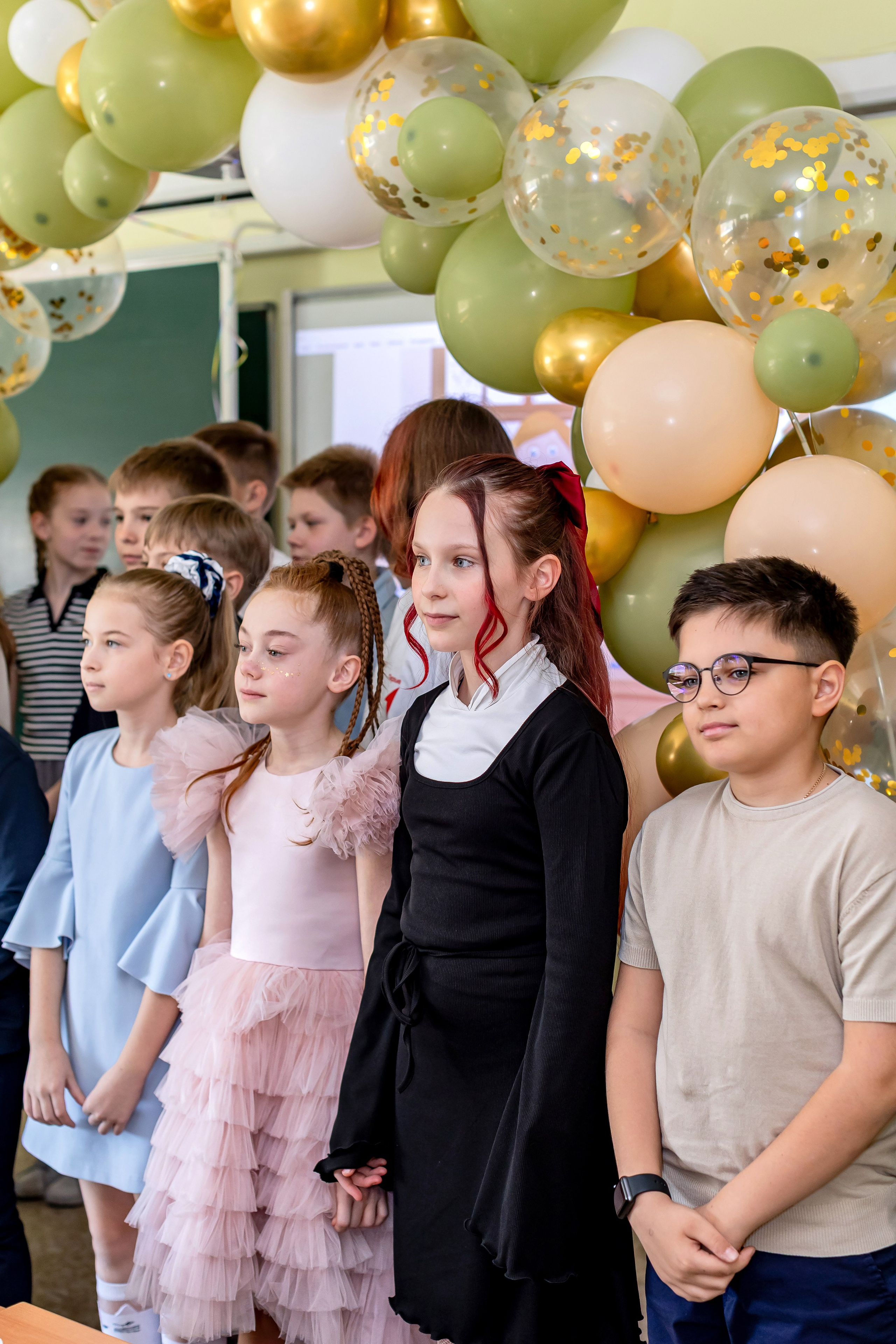 Выпускной в начальной школе в классе. Фотограф и видеограф Москва. Свадебный фотограф, видеограф. Выпускные альбомы. Оживающие альбомы