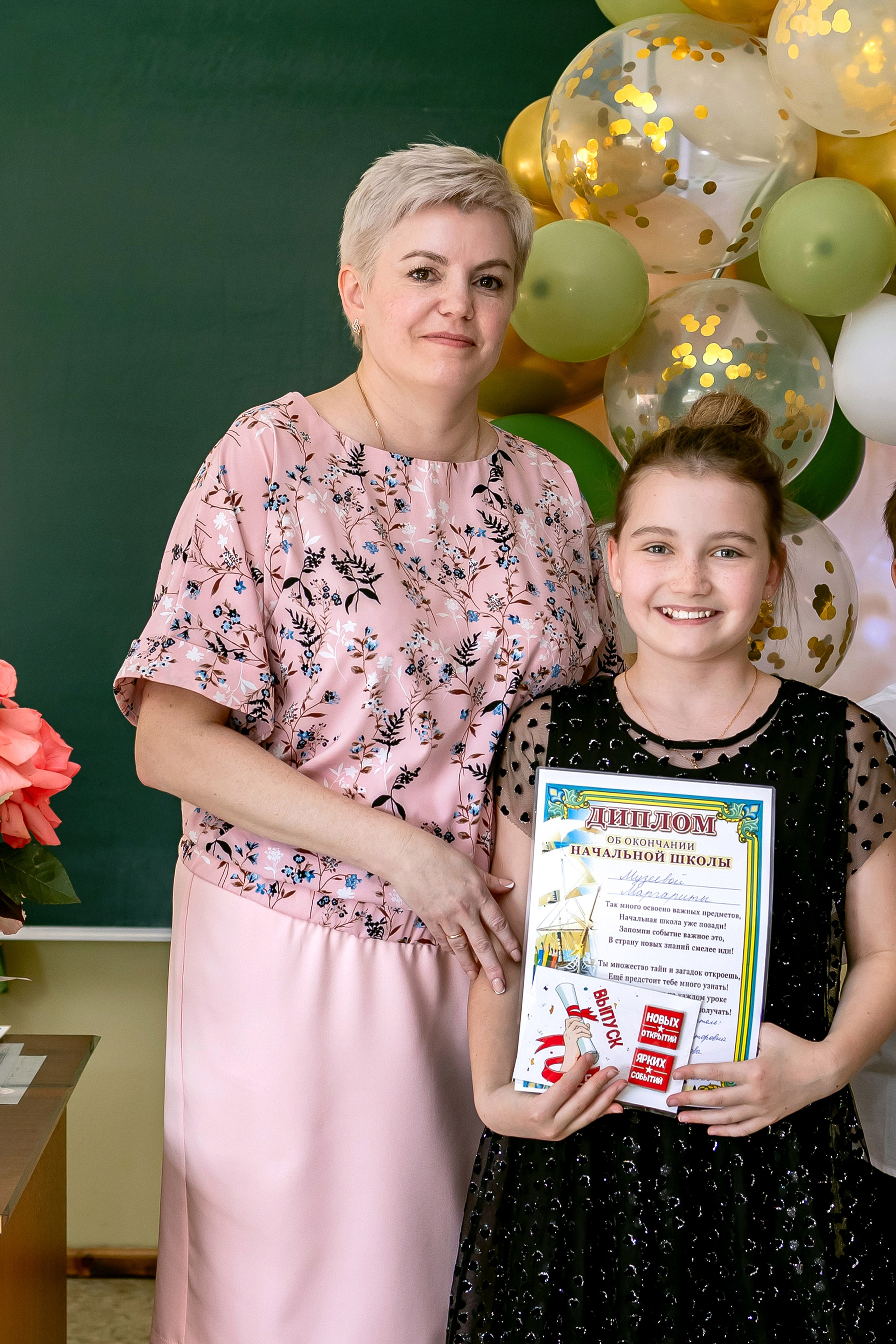 Выпускной в начальной школе в классе. Фотограф и видеограф Москва. Свадебный фотограф, видеограф. Выпускные альбомы. Оживающие альбомы