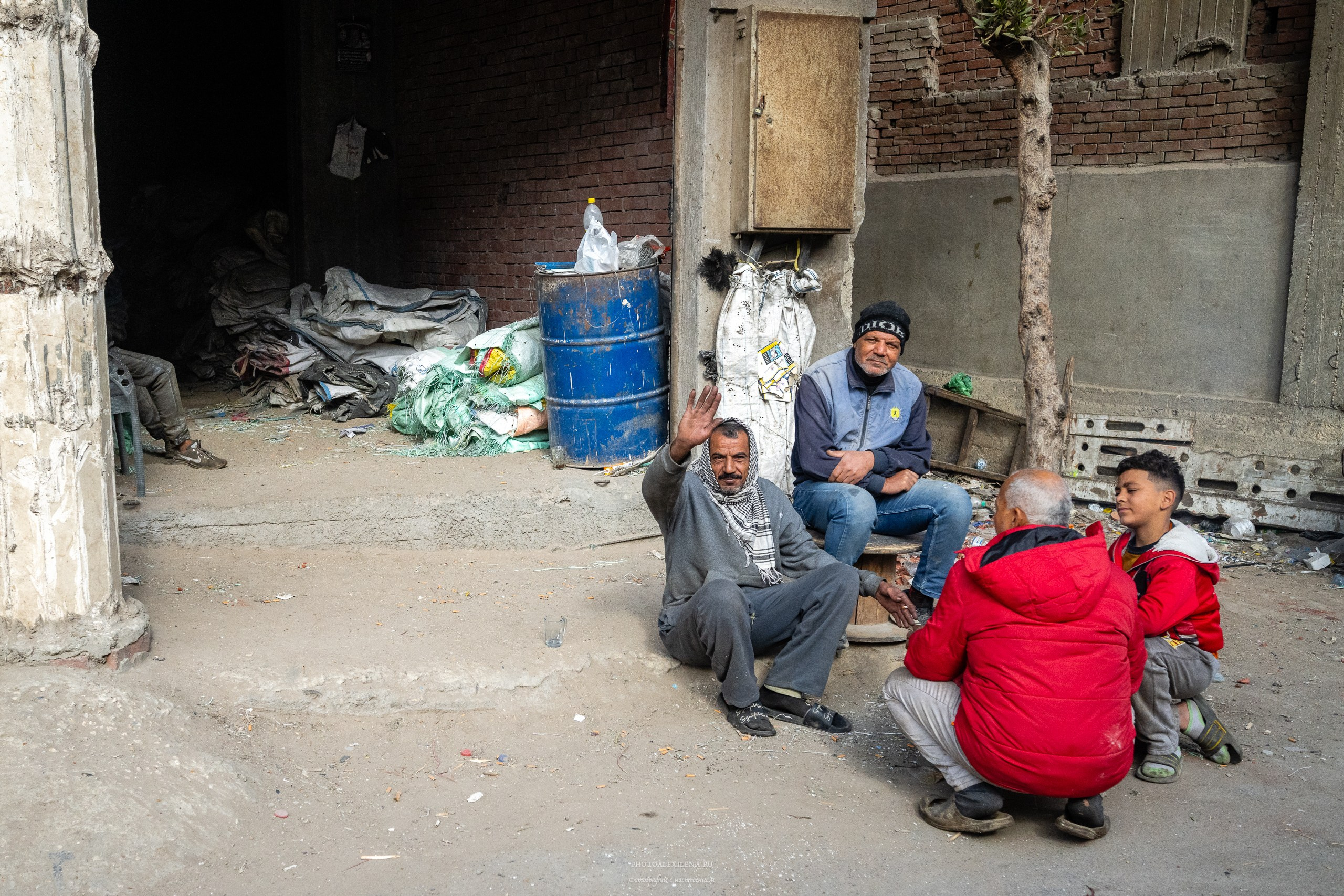 Пещерный монастырь и город мусорщиков. Авторские стильные фотокартины
