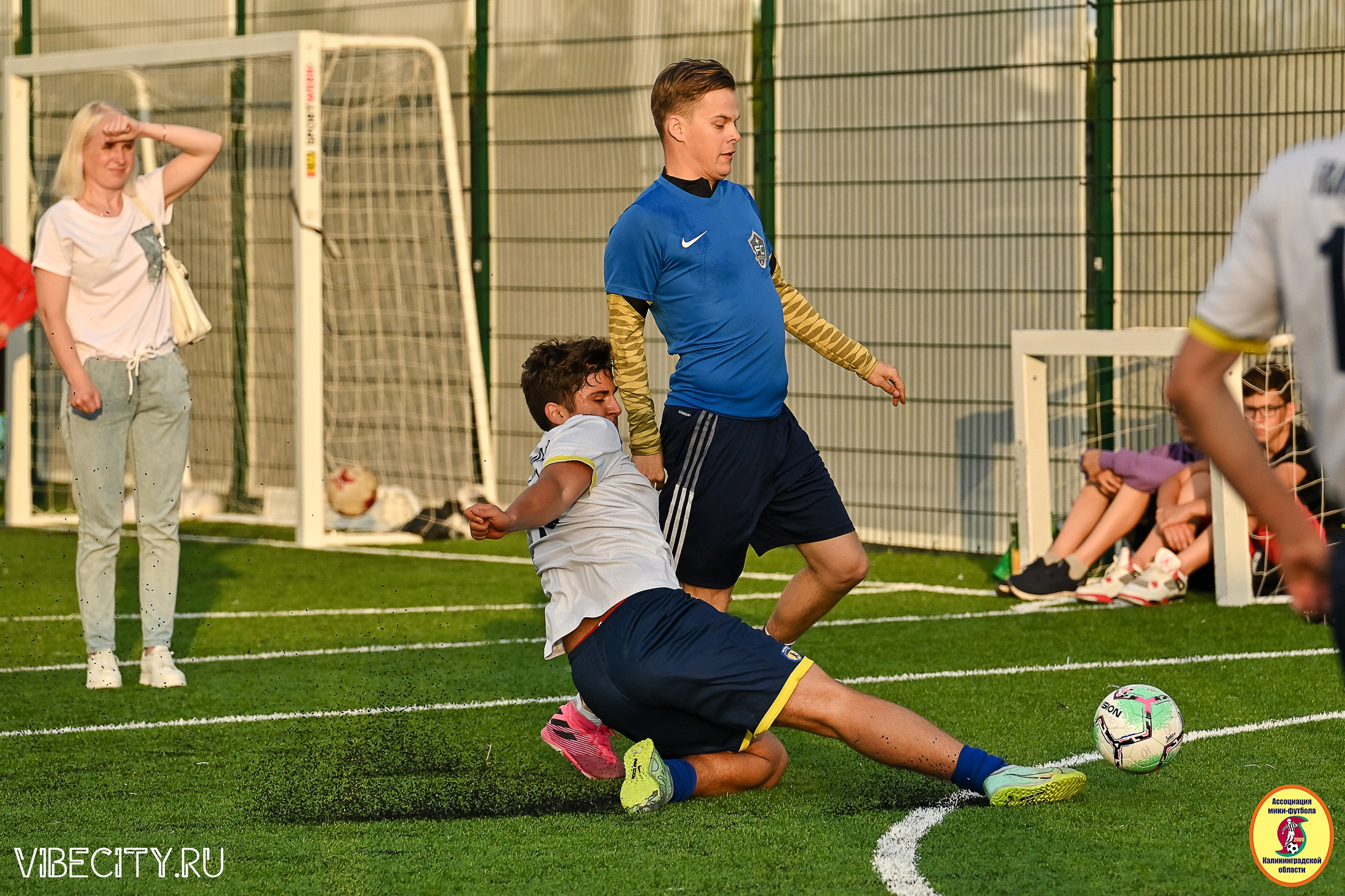 ИГРЫ МИНИ-ФУТБОЛЬНОЙ И КОРПОРАТИВНОЙ ЛИГИ. VIBECITY.RU Вайб Сити Ру Фоторепортажи Фотоотчеты Калининград