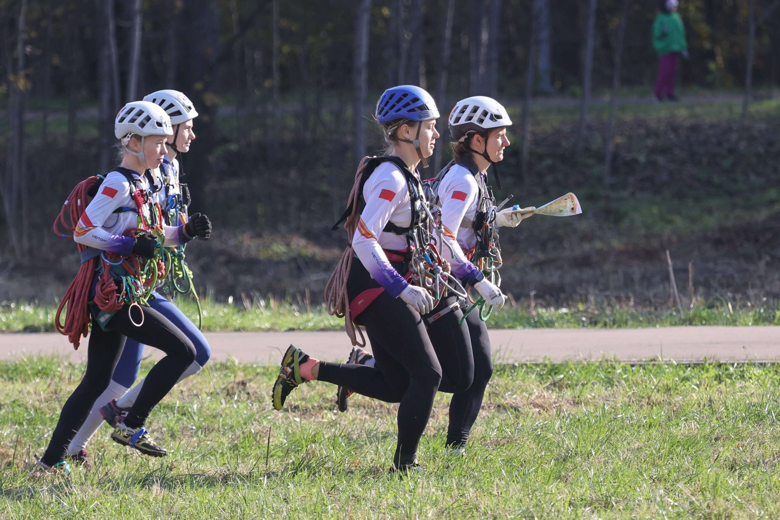 Гонки Четырех — Races Of Four. Выпускные альбомы и школьный фотограф в Подольске, Троицке, Щербинке, Москве и Московской области