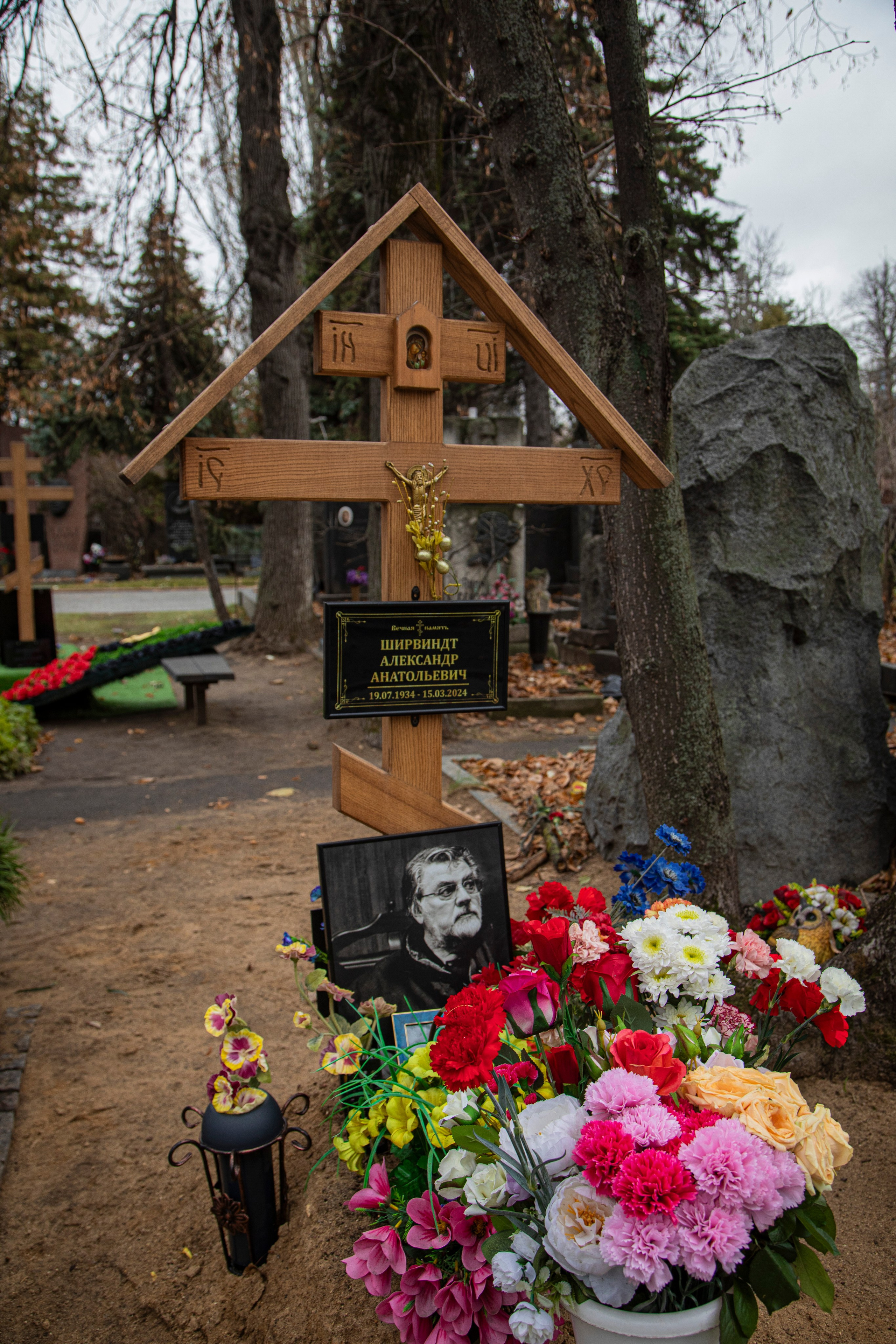 Осенняя прогулка по Новодевичьему кладбищу. Фотограф Сергей Ловкий