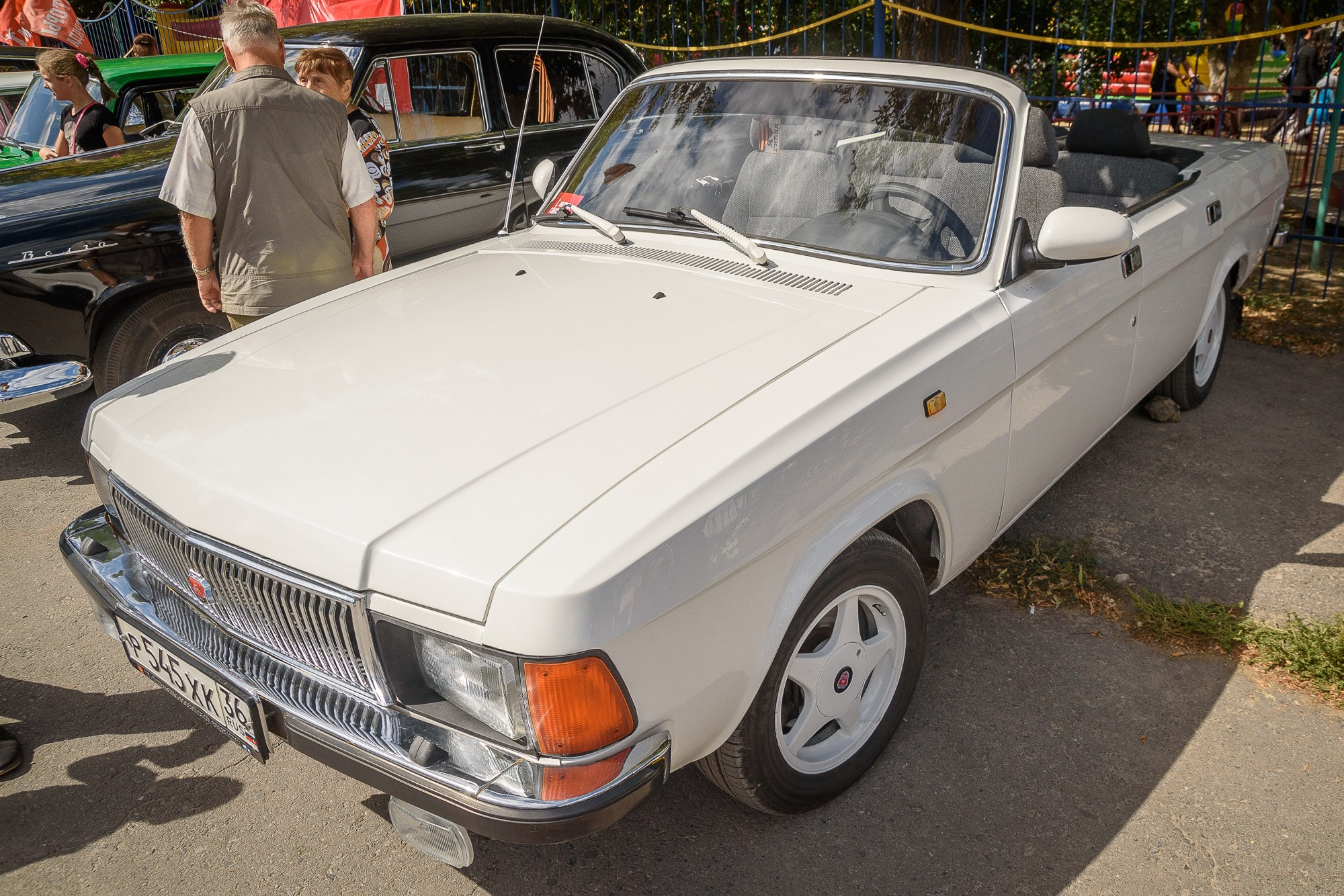 автомобиль "Волга"-кабриолет