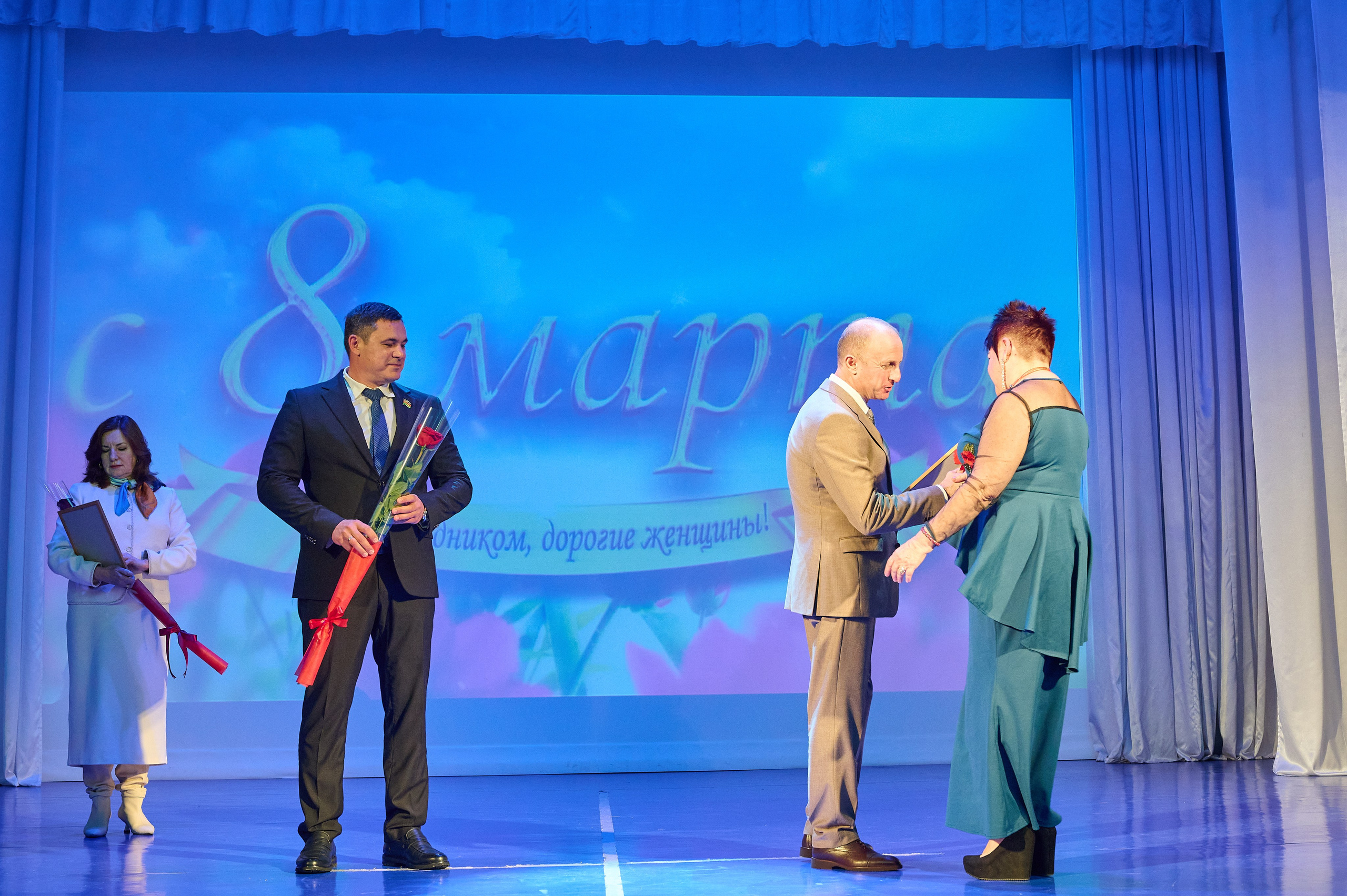 8 марта Марьина роща. Жизнь курорта Кабардинка в фотографиях