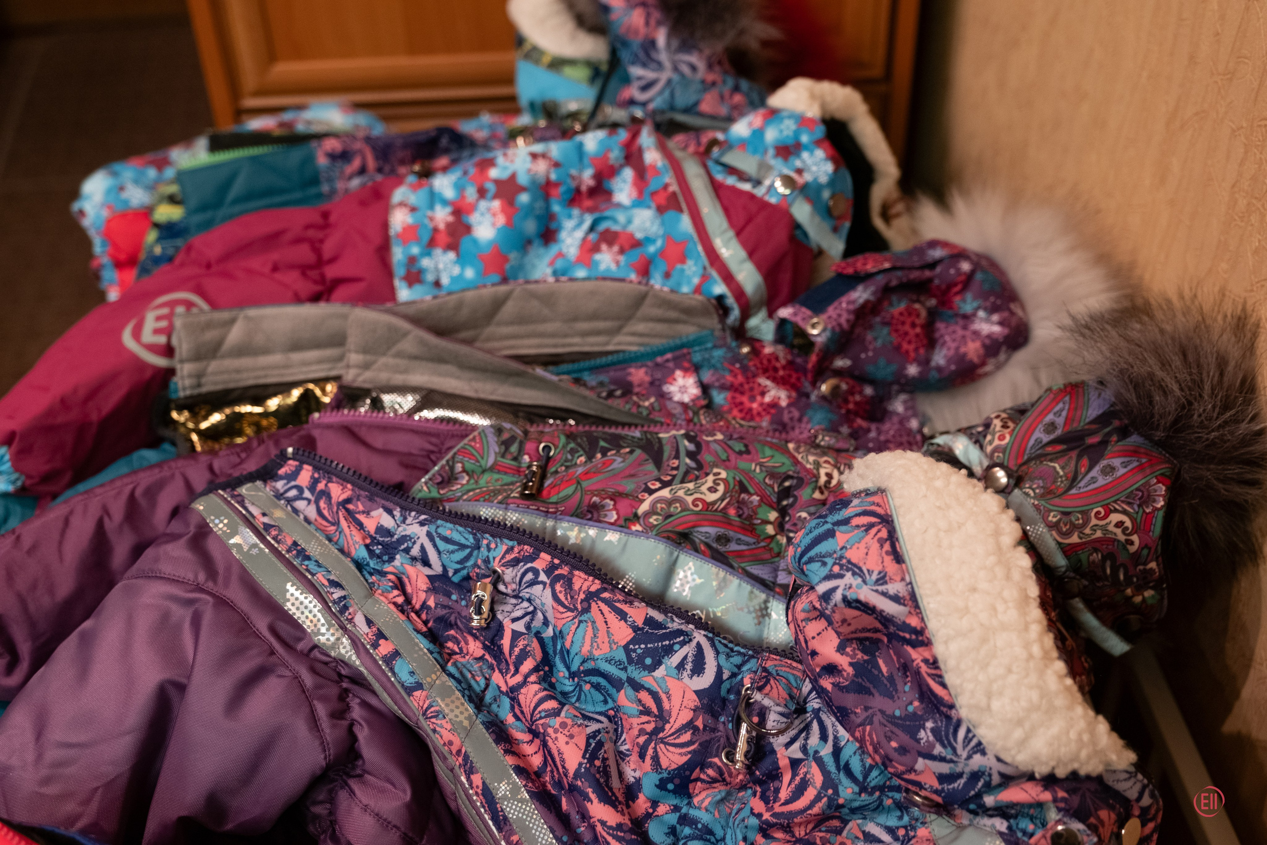 Grace goes shopping for clothes. Chinese Crested Dog Kennel Poale Ell