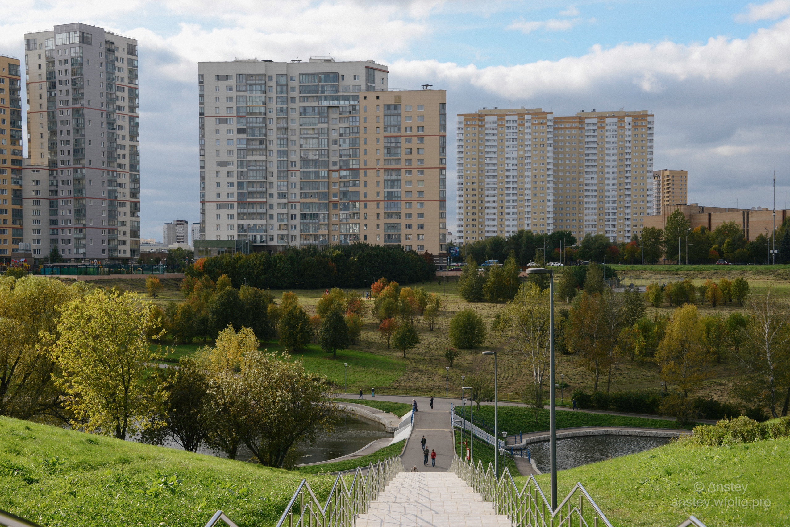 Парк Олимпийской деревни на западе Москвы