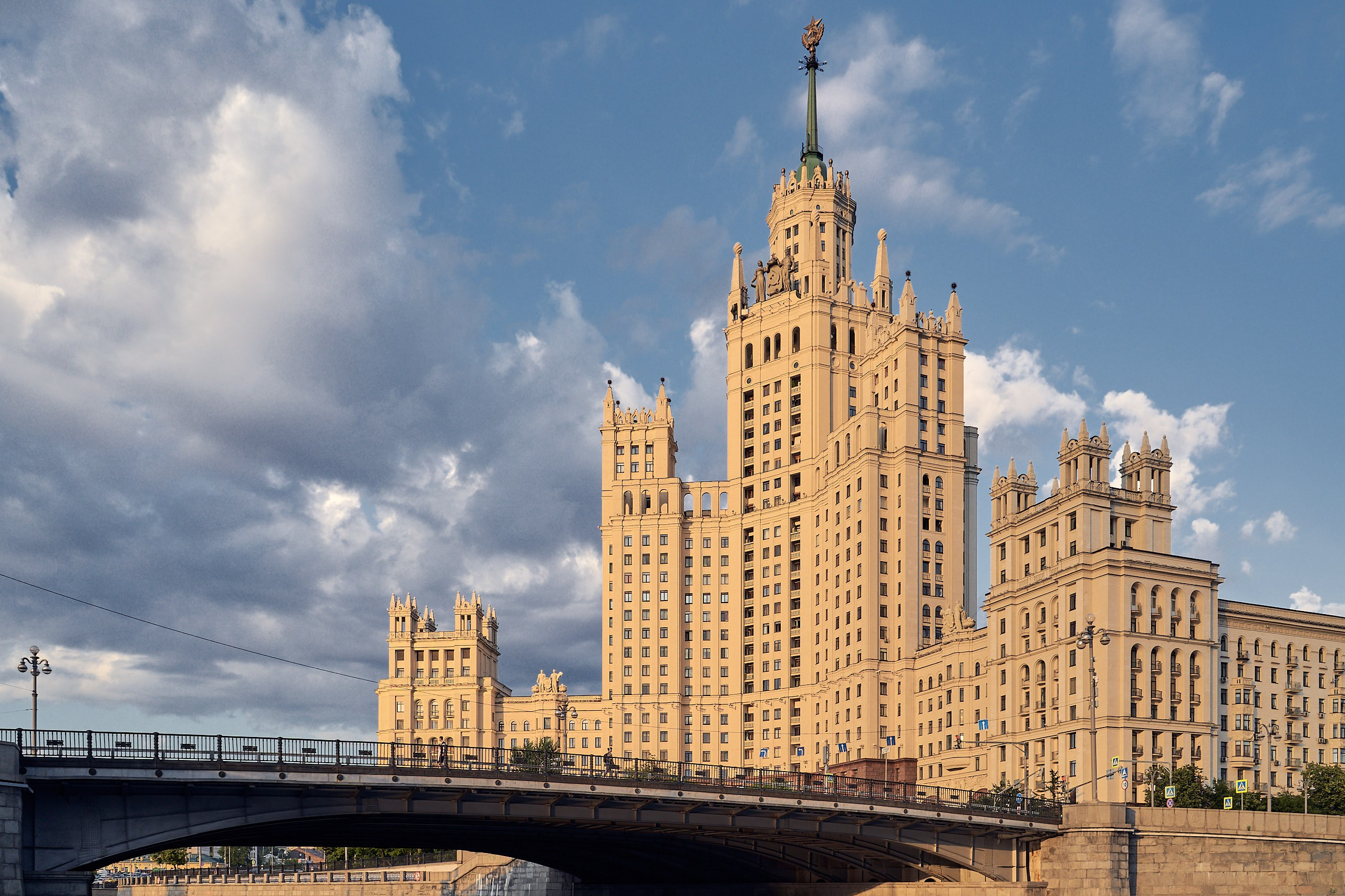 Фотосъемка вечерней Москвы с яхты: Таганка. Константин Камышников: интерьерный фотограф в Москве и Подмосковье