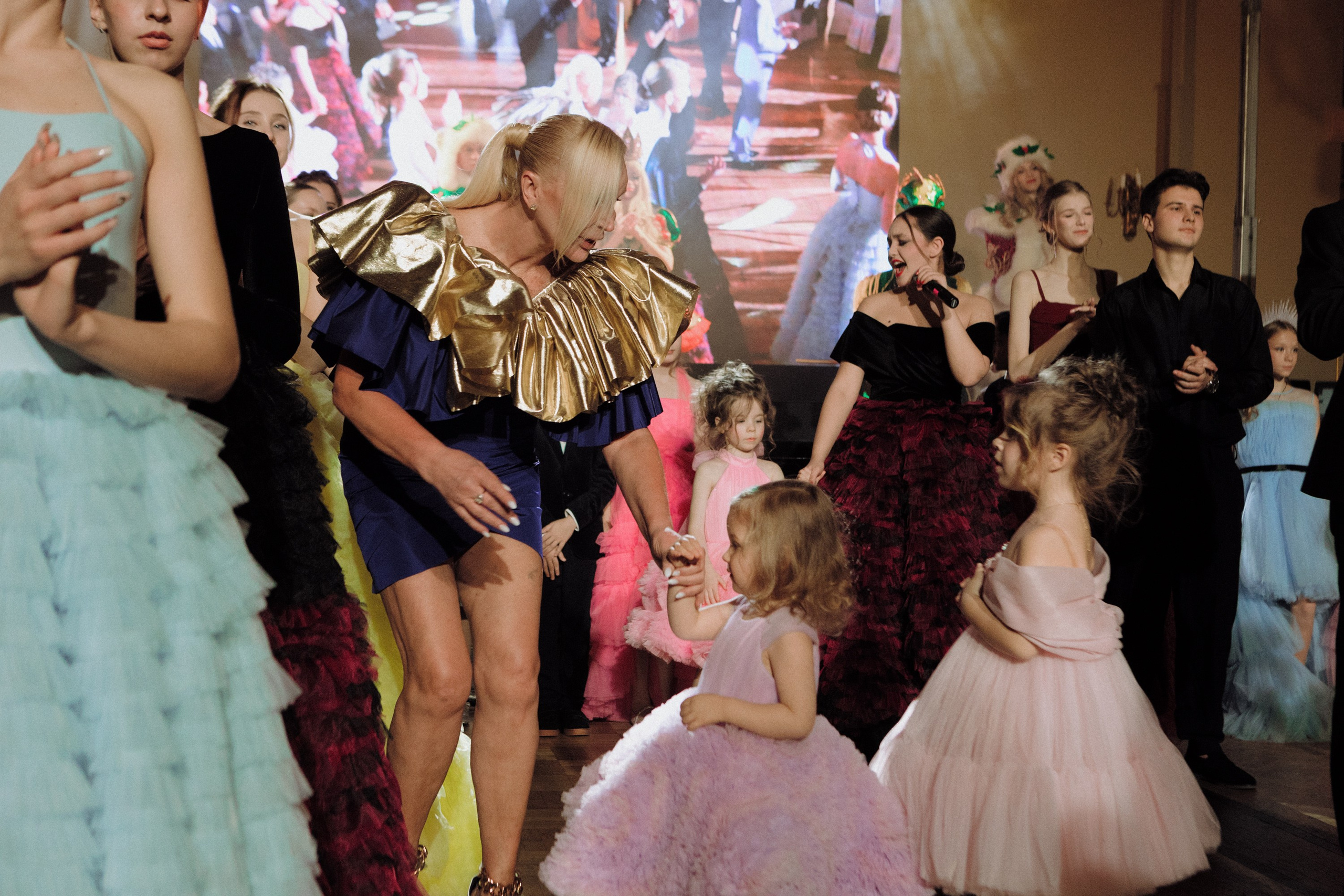 Новогодний балл "Истинные ценности" в Метрополе 2024. Дефиле от воспитанников академии стиля Diamond Kids