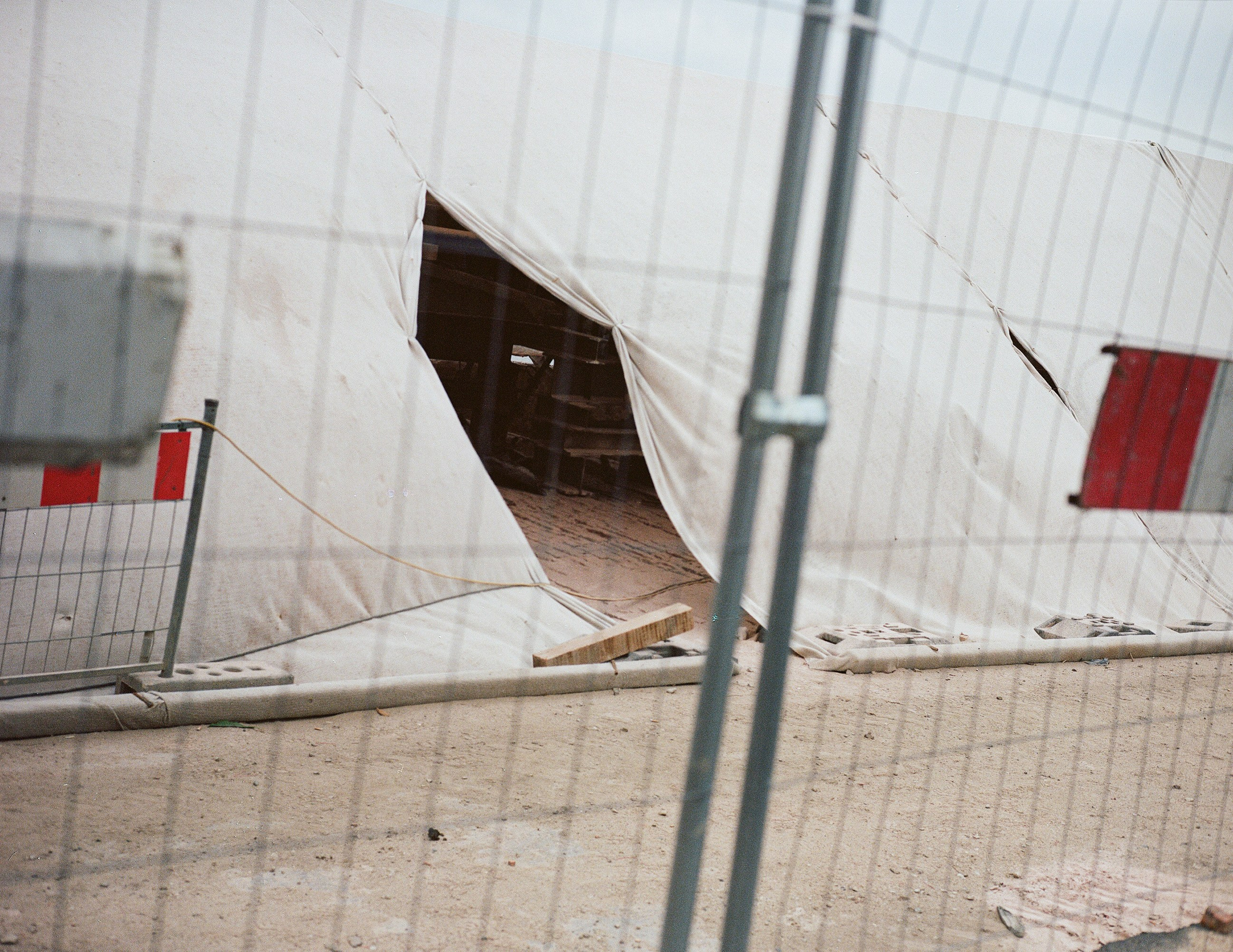 Dancing with absurdity. Photographer, Documentary and Art