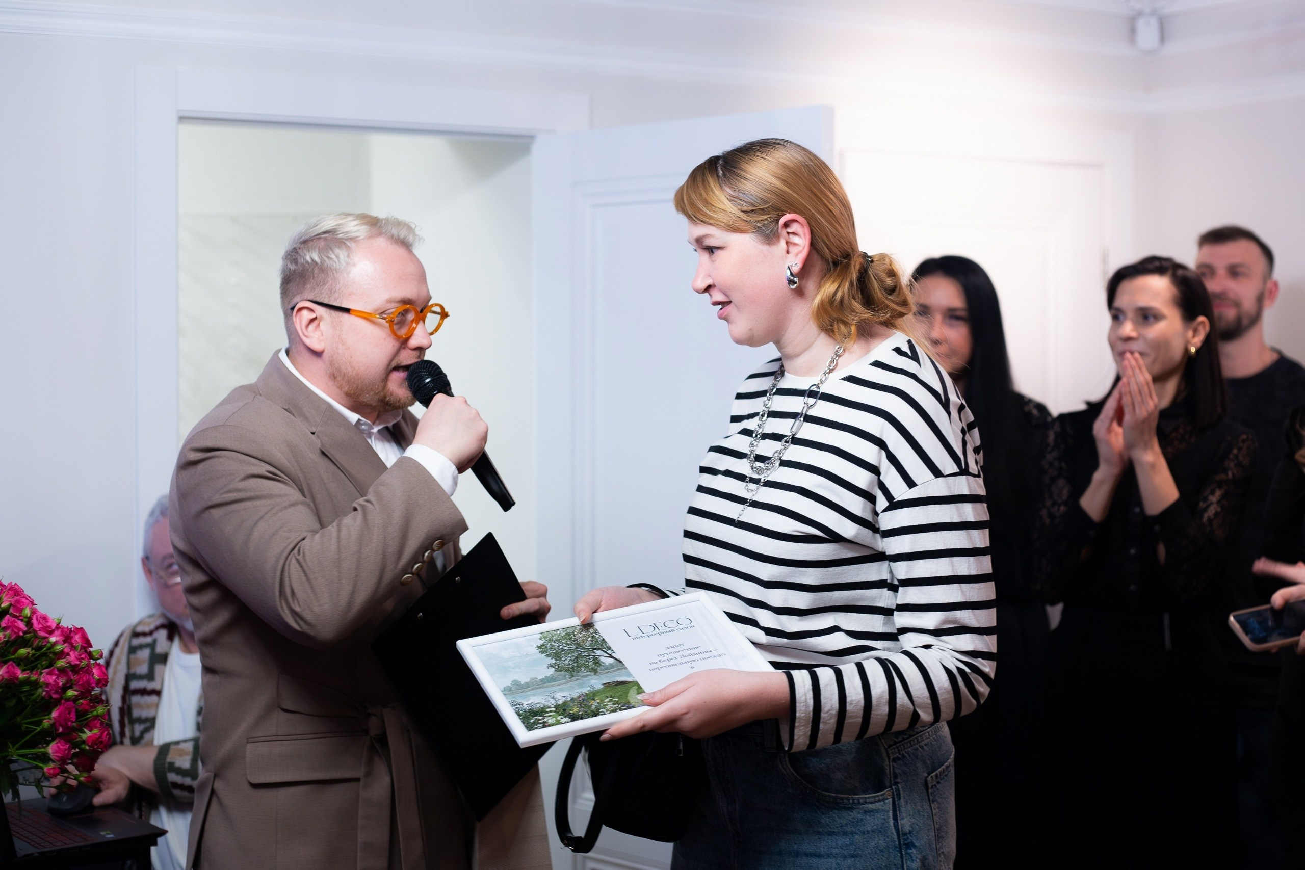 Презентация нового пространства. L. Deco интерьерный салон. Краски/обои/лепной декор