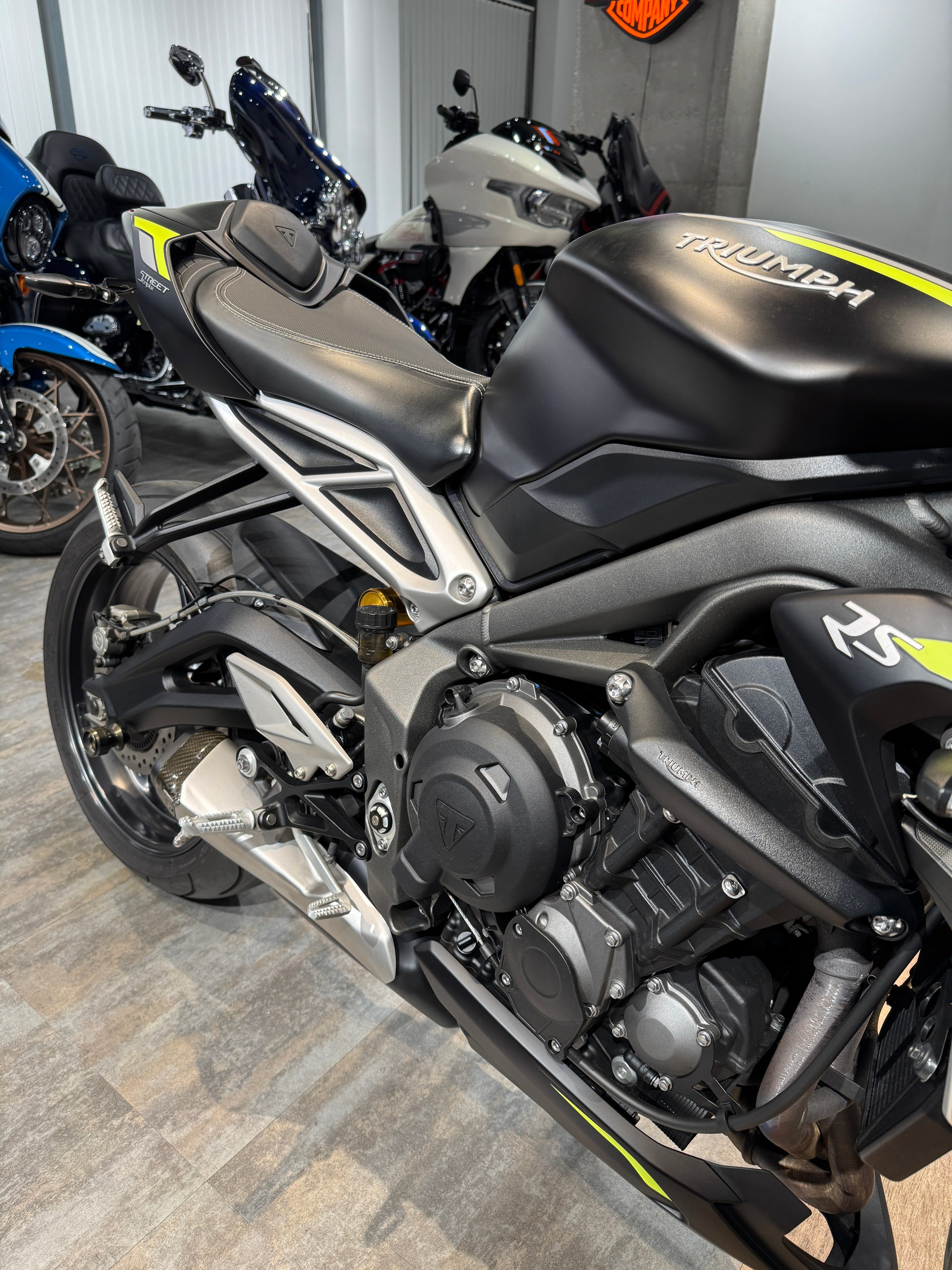 Triumph Street Triple 765 RS 2020. Hello Davidson, Москва. Только хорошие мотоциклы…