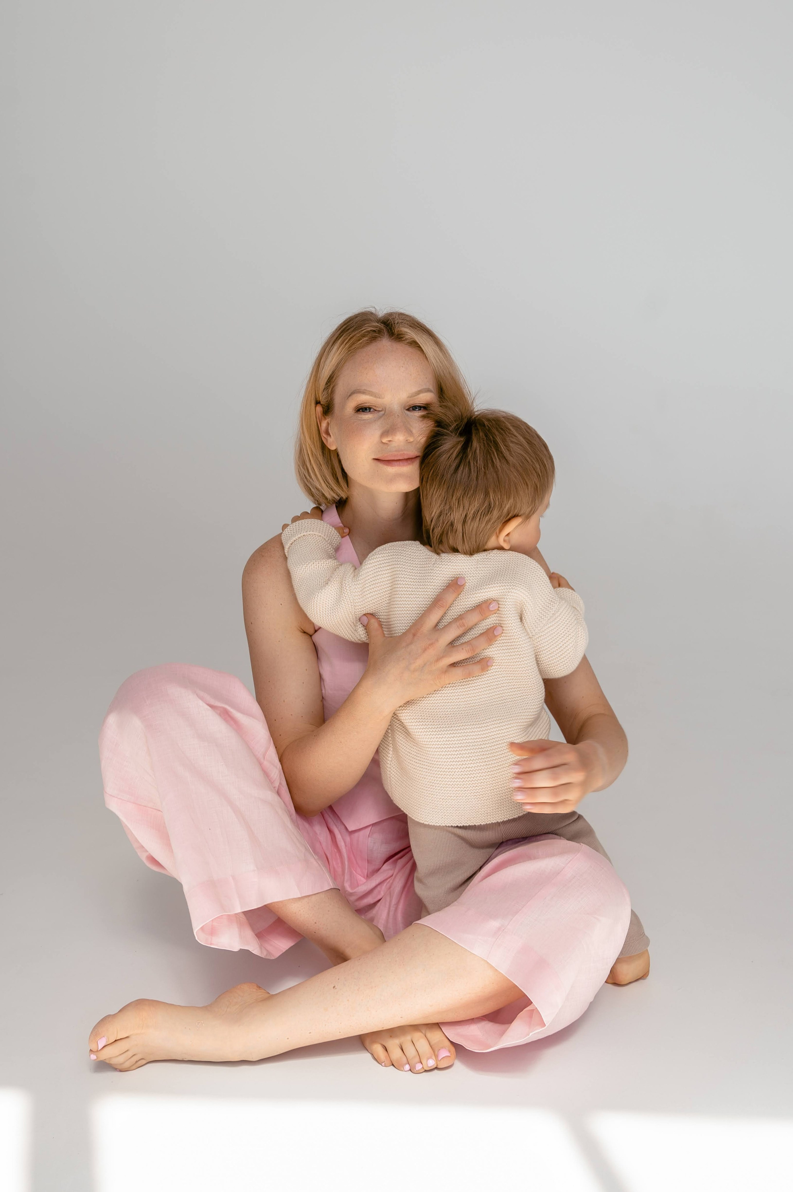 Семейная съемка. Профессиональный фотограф беременности в СПБ. Стильные фотосессии беременности в стиле минимализм и классическая фотография