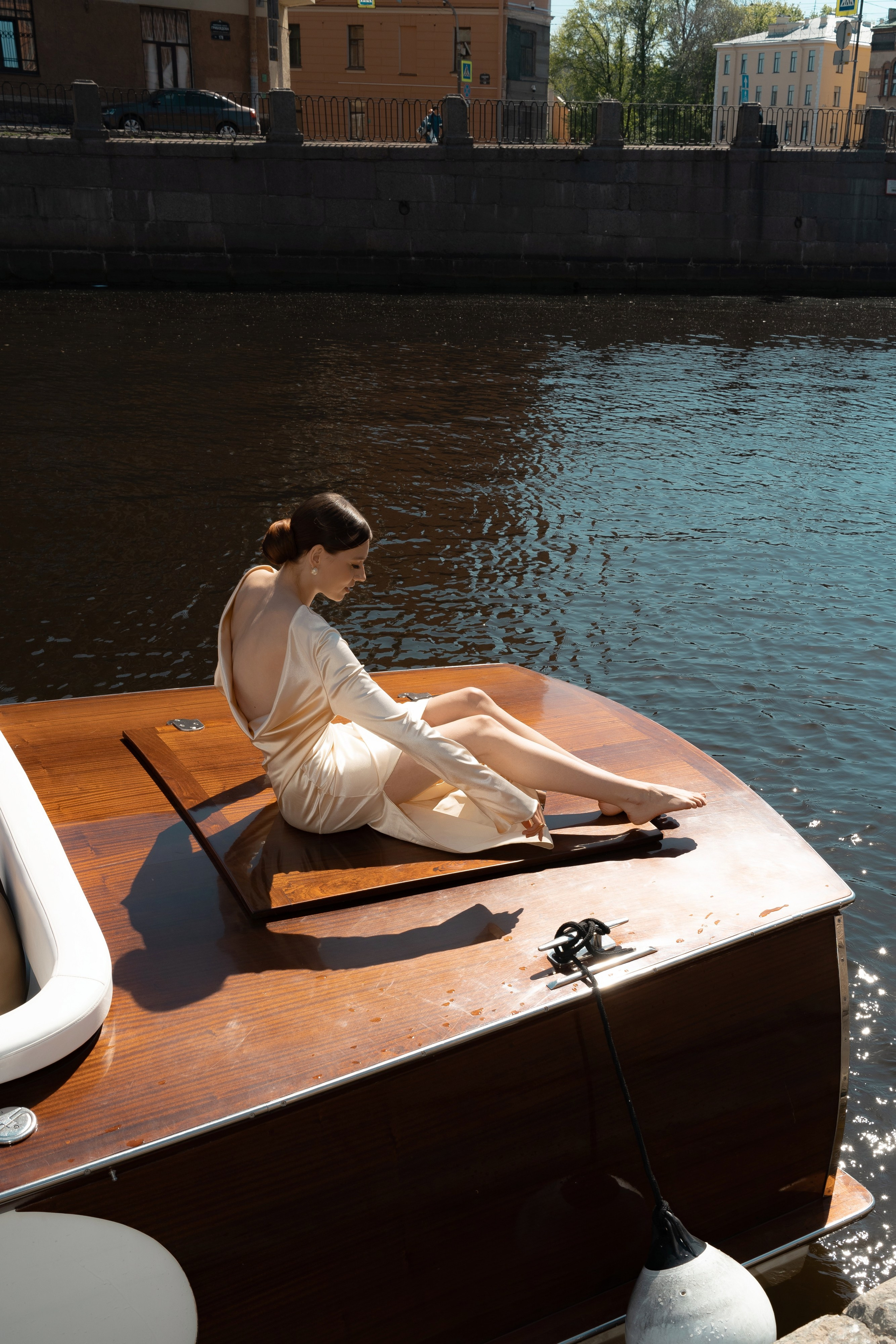 Прогулка по рекам и каналам Петербурга — свадебная фотосессия на катере. Свадебный фотограф Дмитрий Родионов — Санкт-Петербург и Ленинградская область